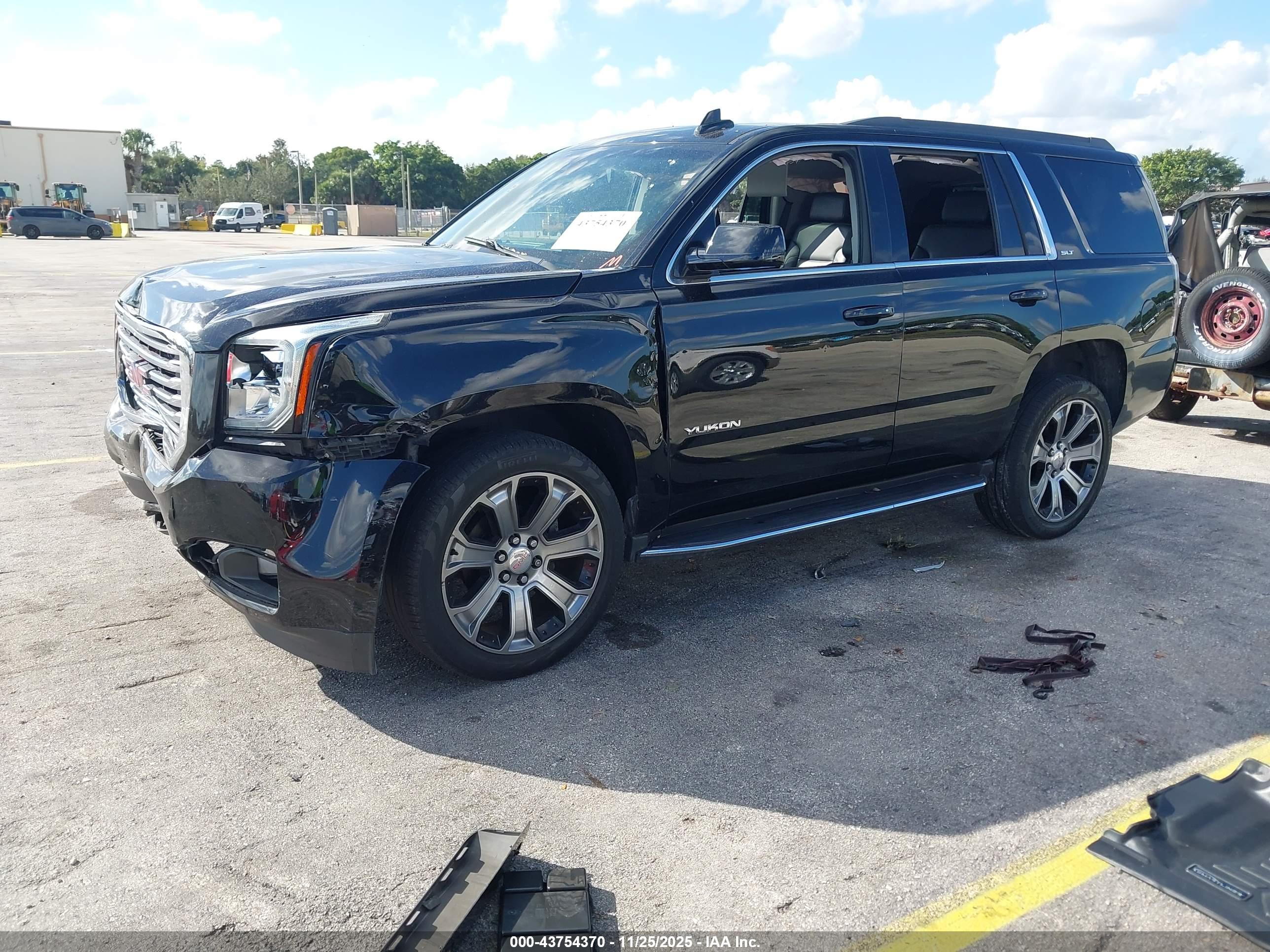 GMC YUKON image 2
