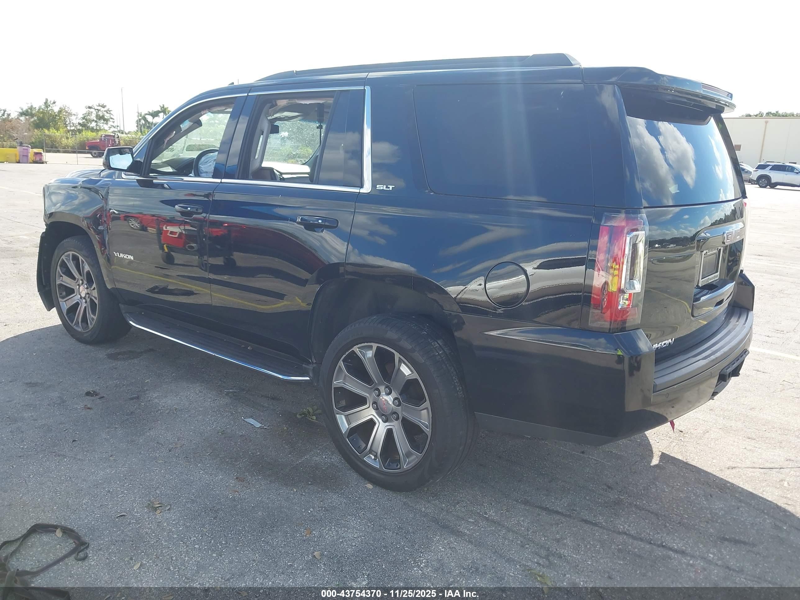 GMC YUKON image 3
