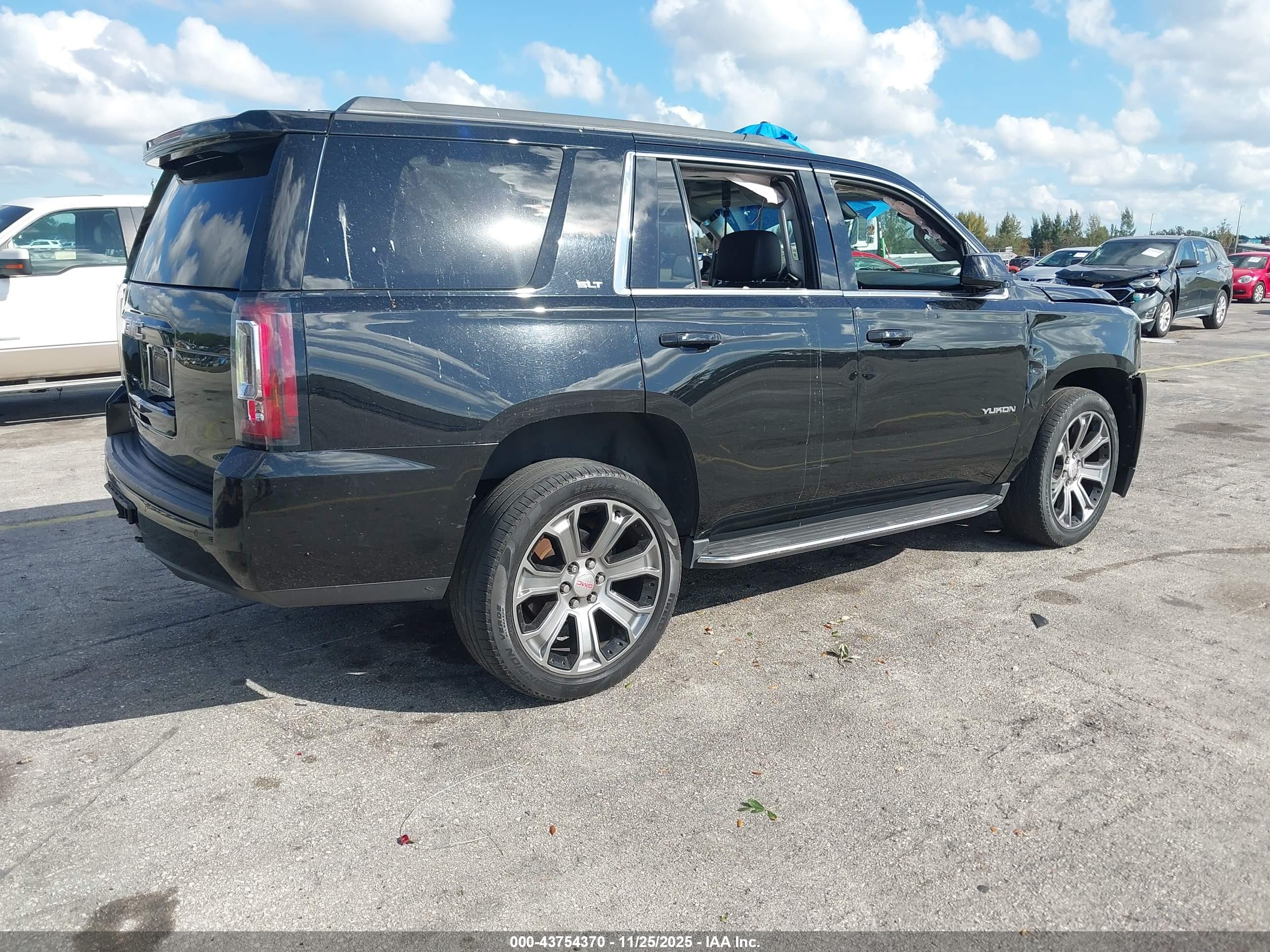 GMC YUKON image 4