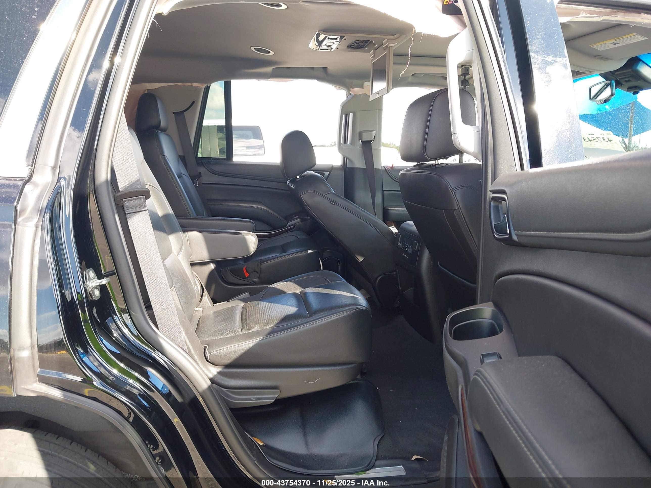 GMC YUKON image 8