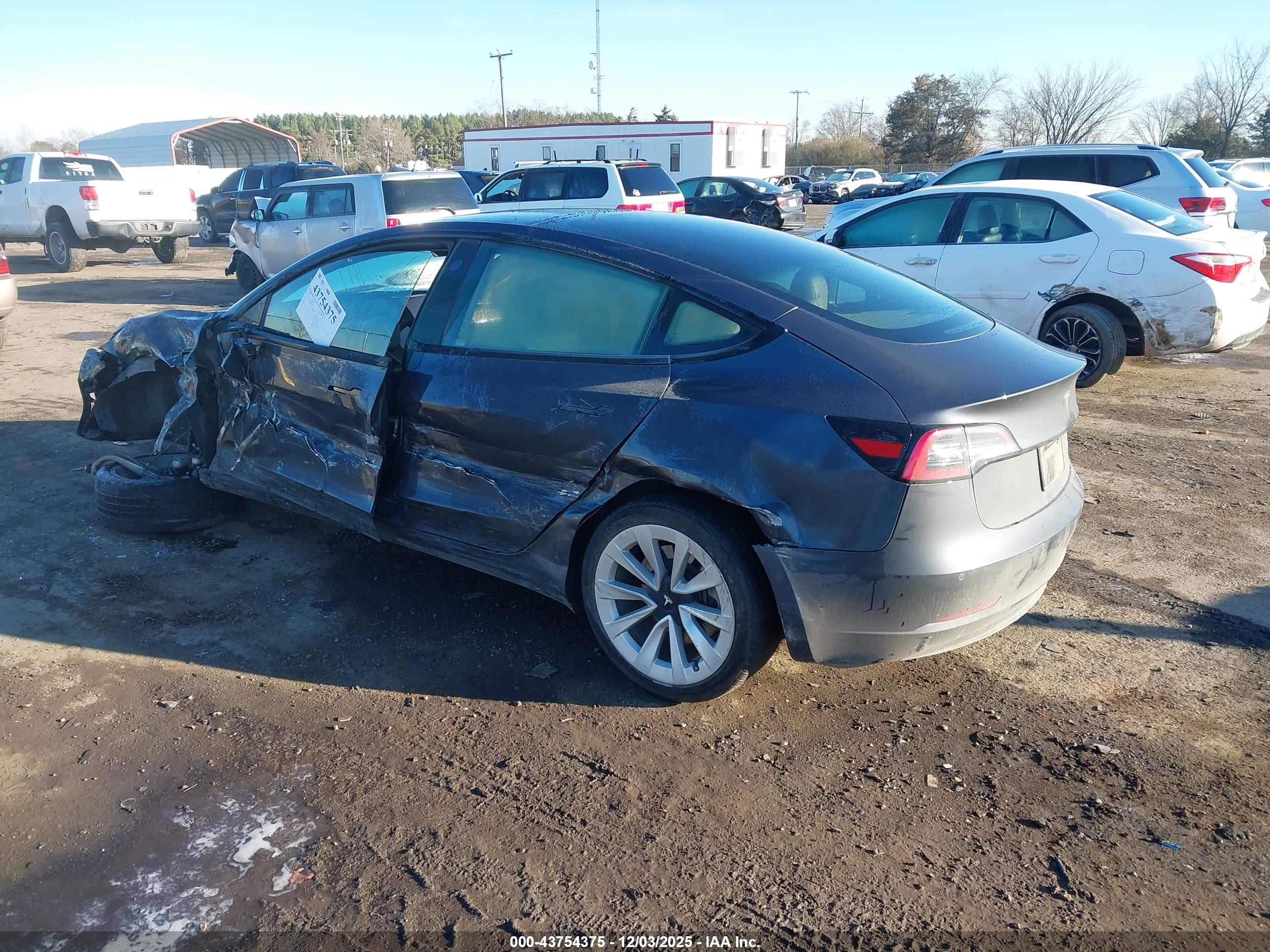 TESLA MODEL image 3