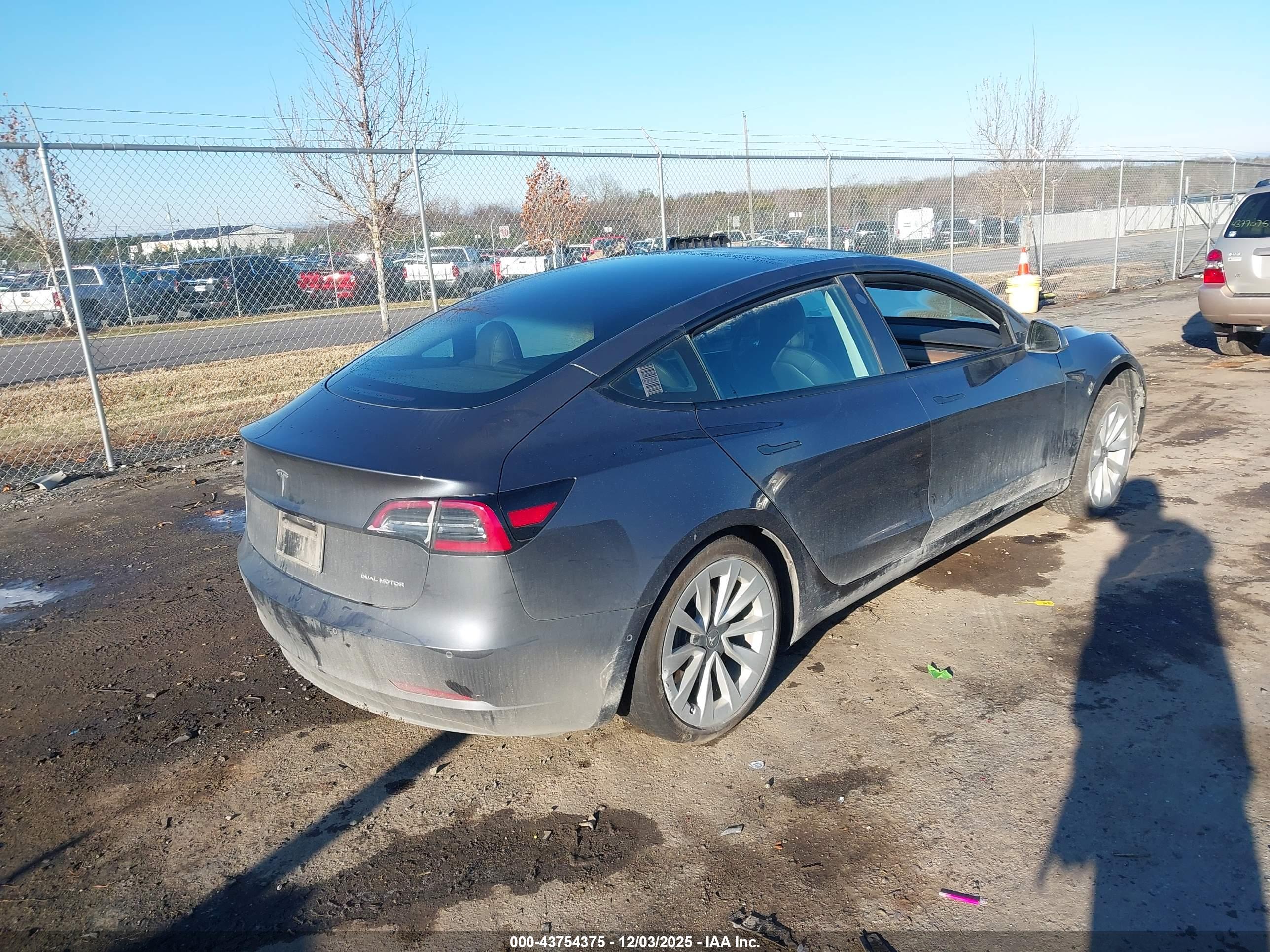 TESLA MODEL image 4