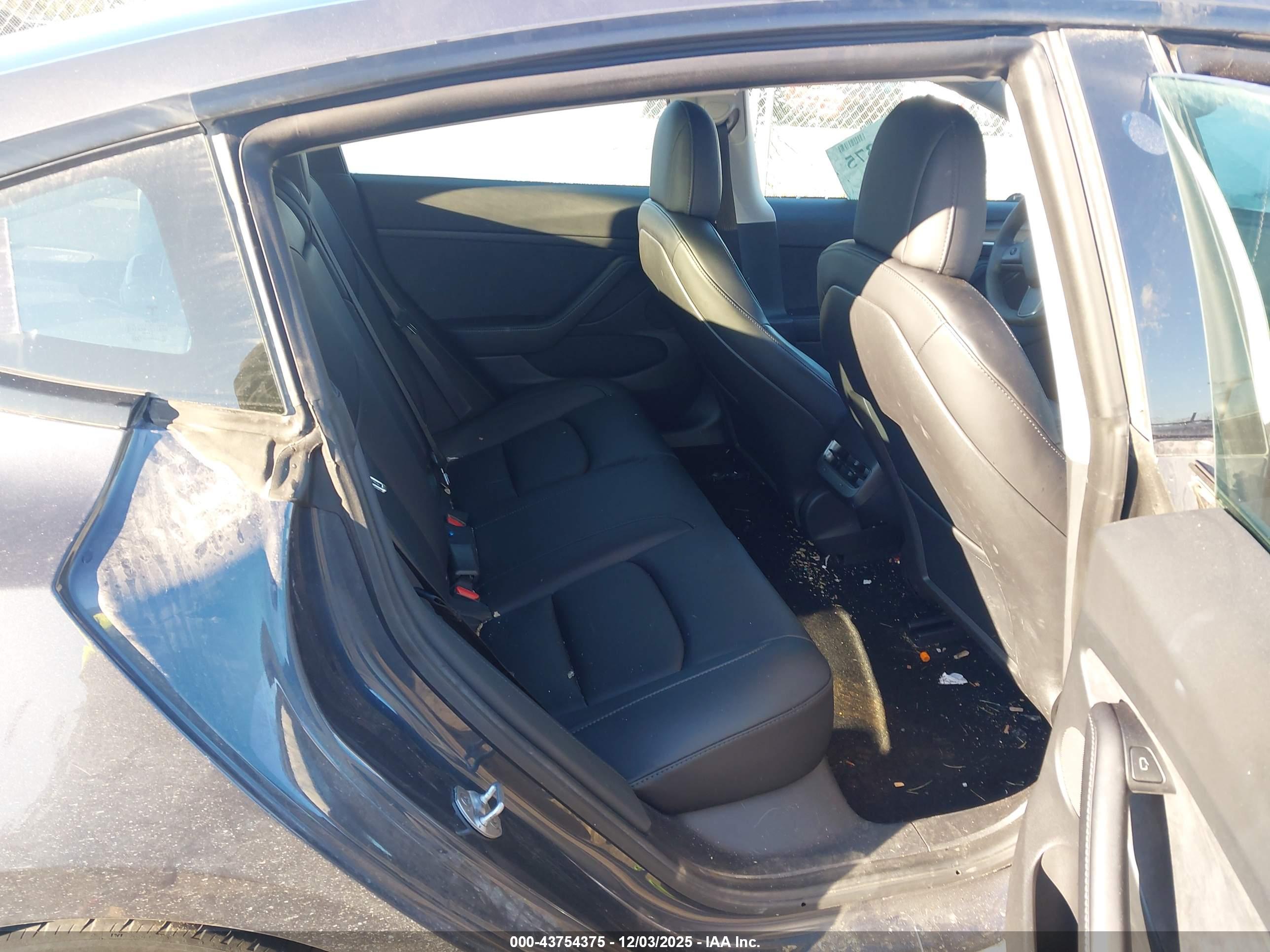 TESLA MODEL image 8