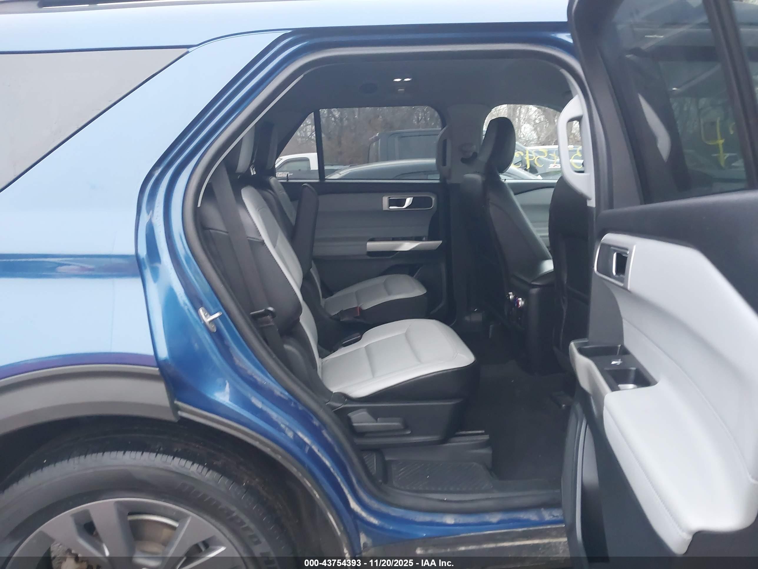 FORD EXPLORER image 8