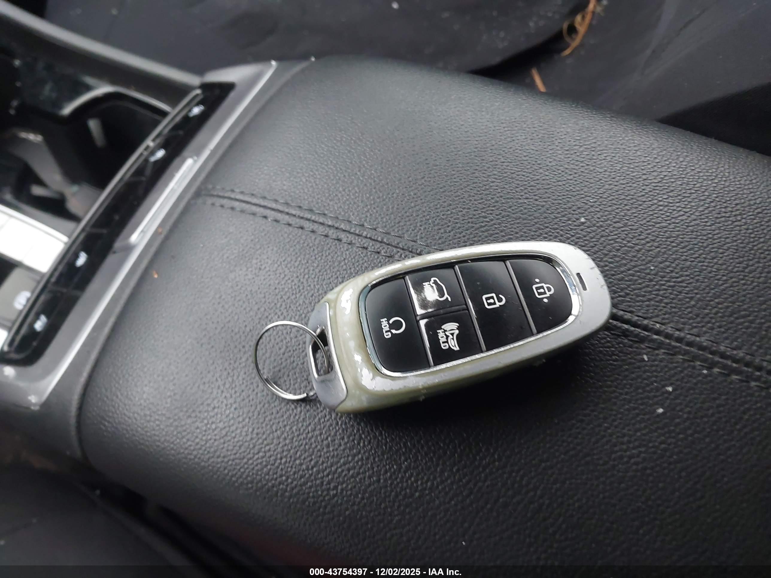 HYUNDAI TUCSON image 11