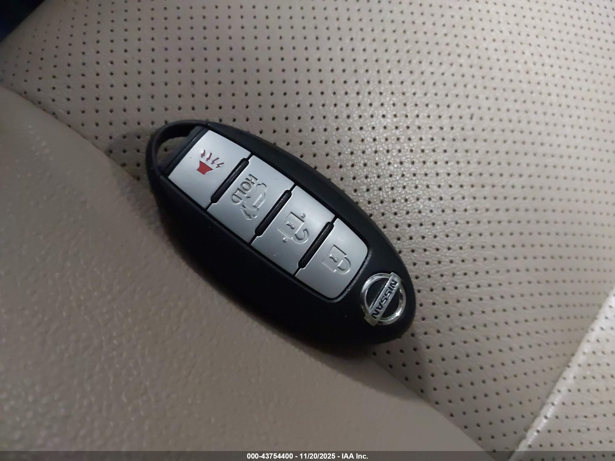 NISSAN ROGUE image 11