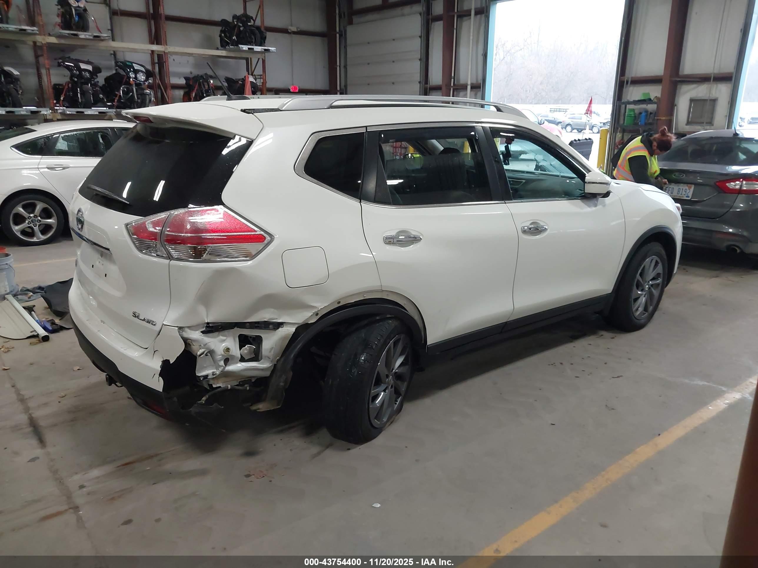 NISSAN ROGUE image 4