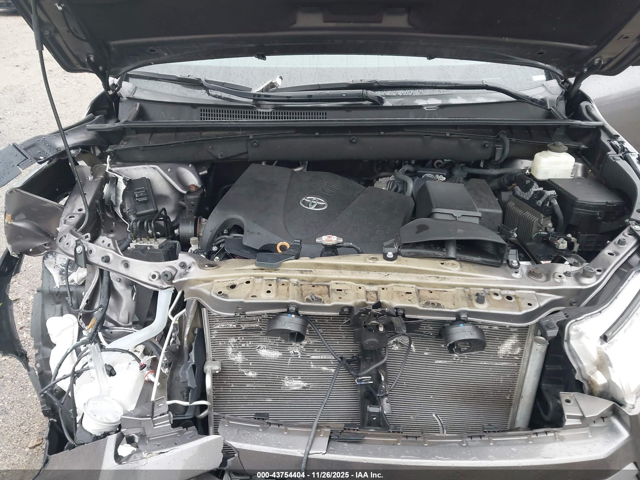TOYOTA HIGHLANDER image 10