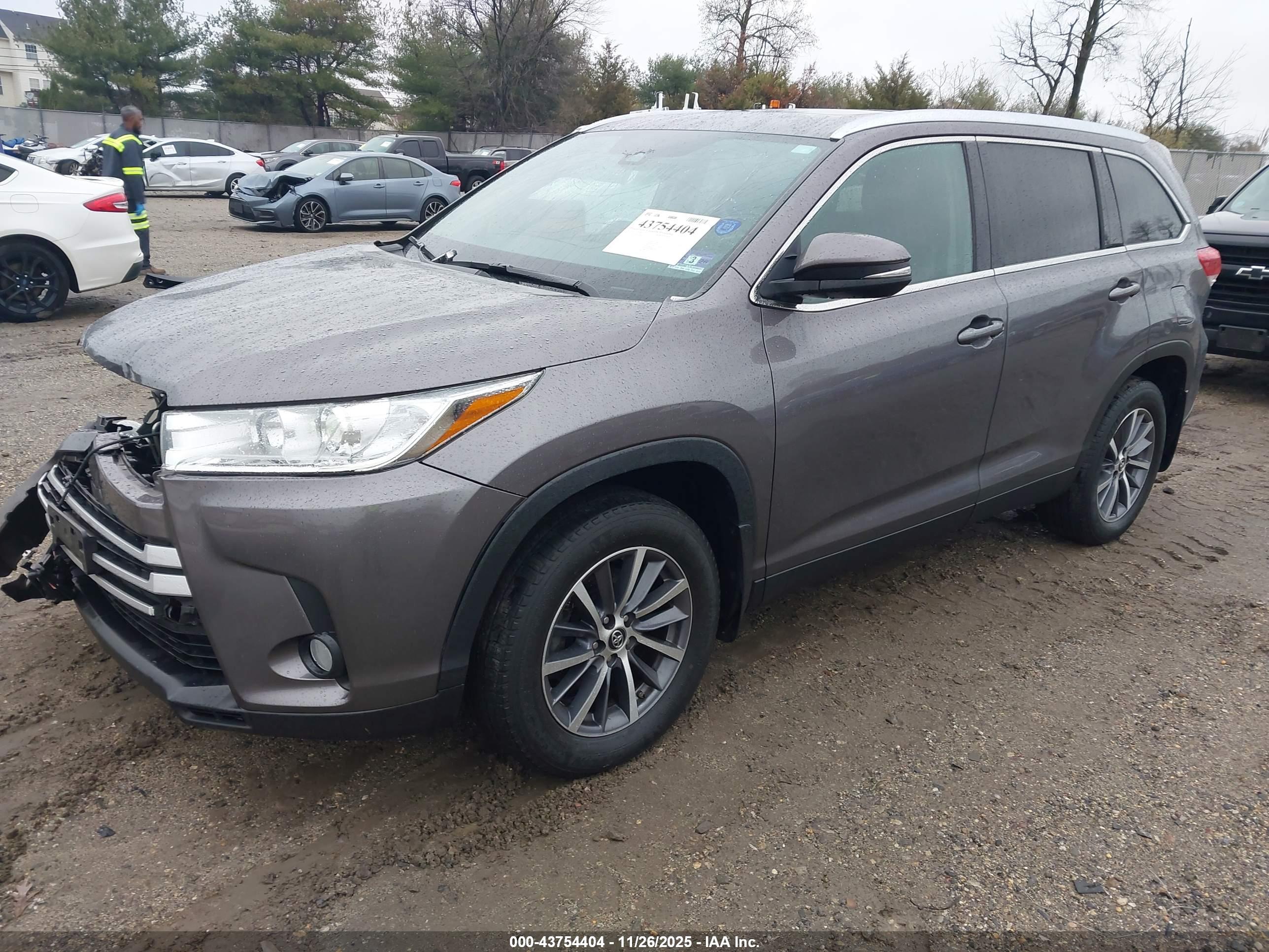 TOYOTA HIGHLANDER image 2