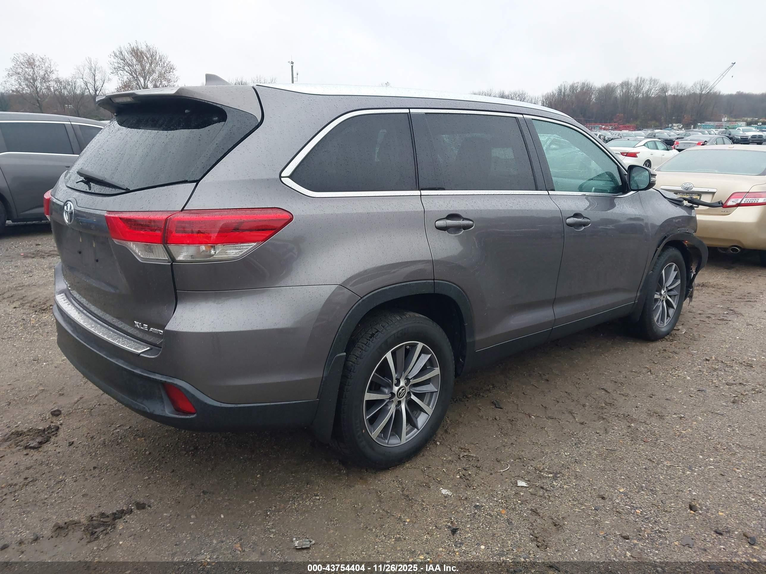 TOYOTA HIGHLANDER image 4