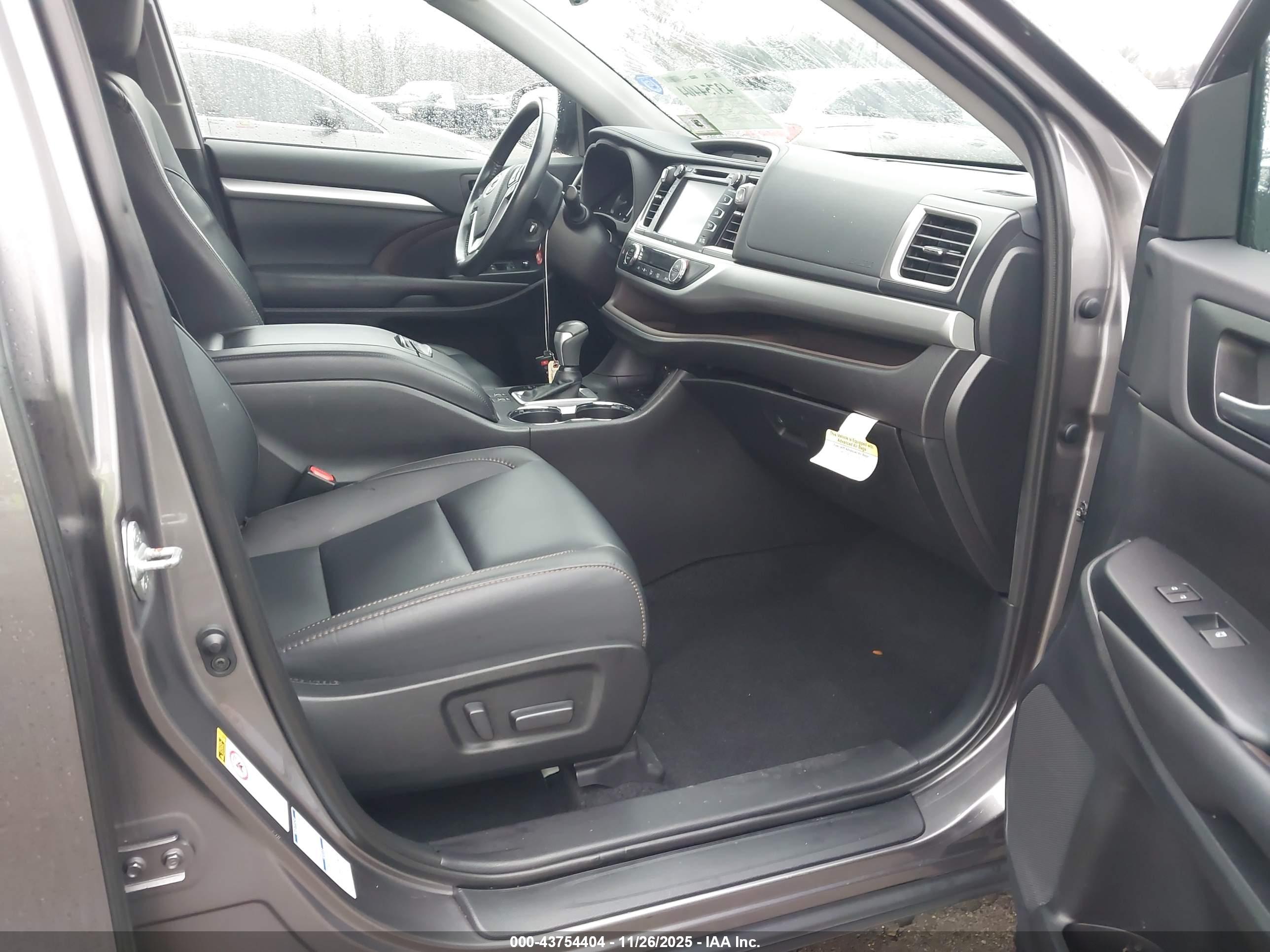 TOYOTA HIGHLANDER image 5