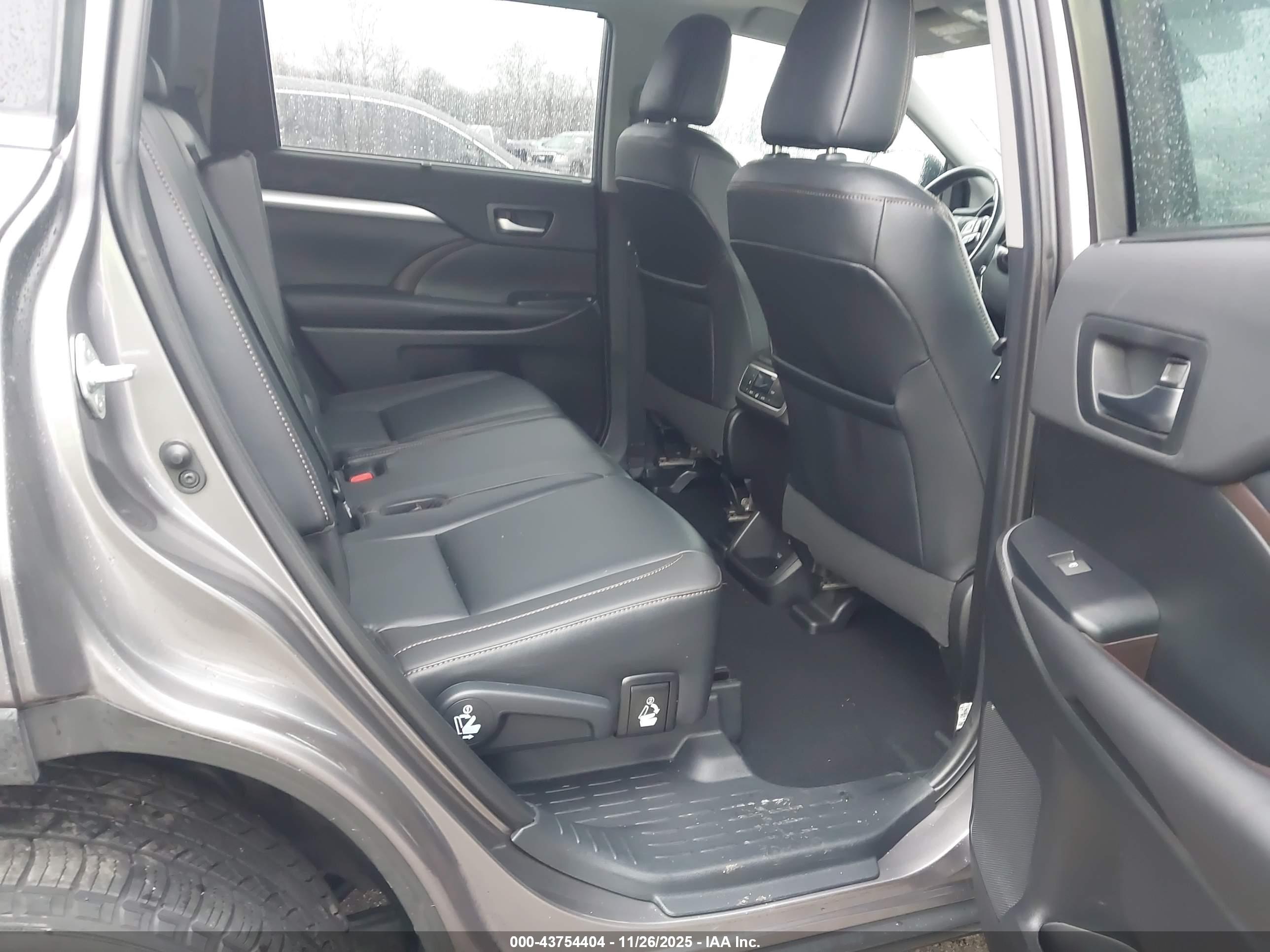 TOYOTA HIGHLANDER image 8