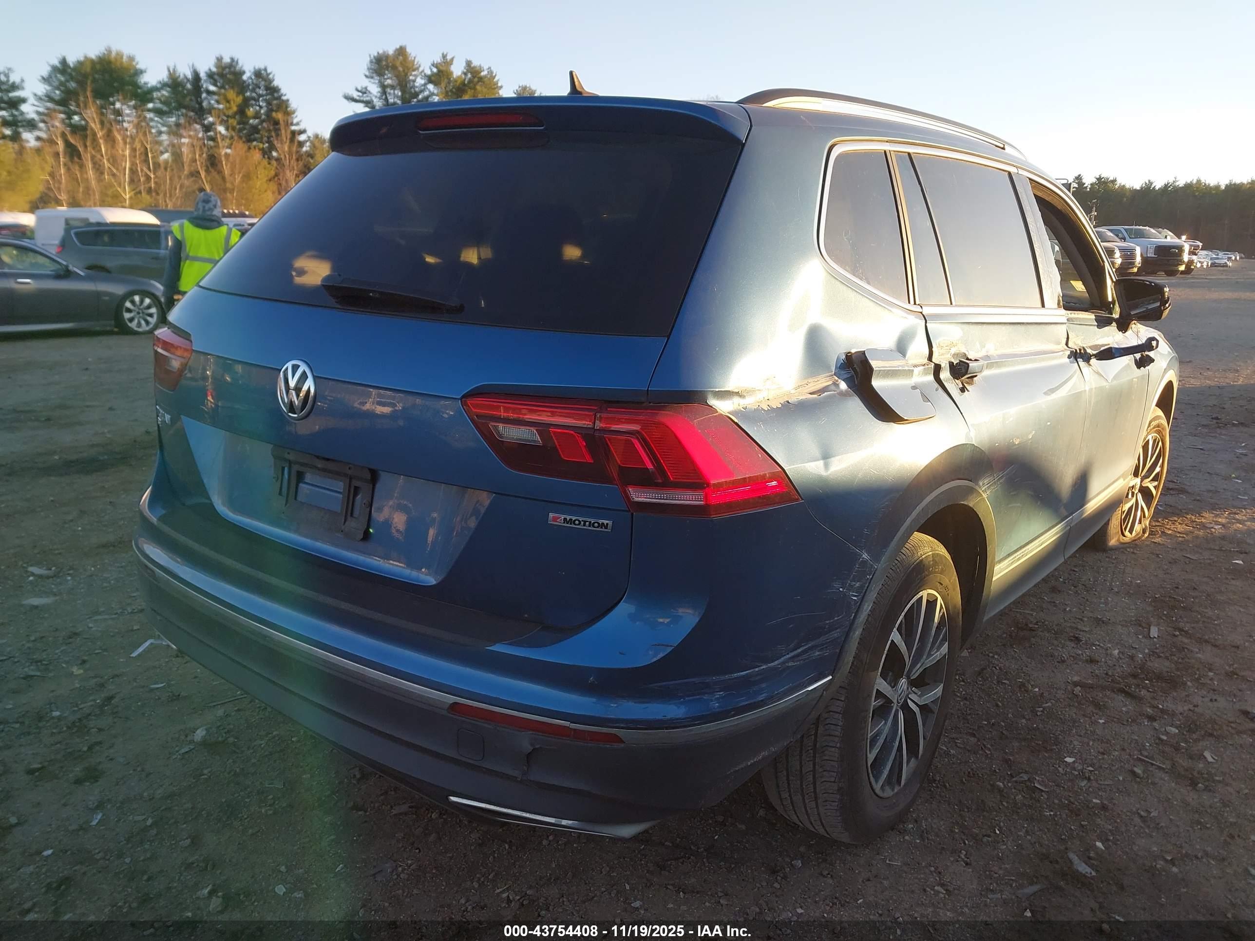VOLKSWAGEN TIGUAN image 4