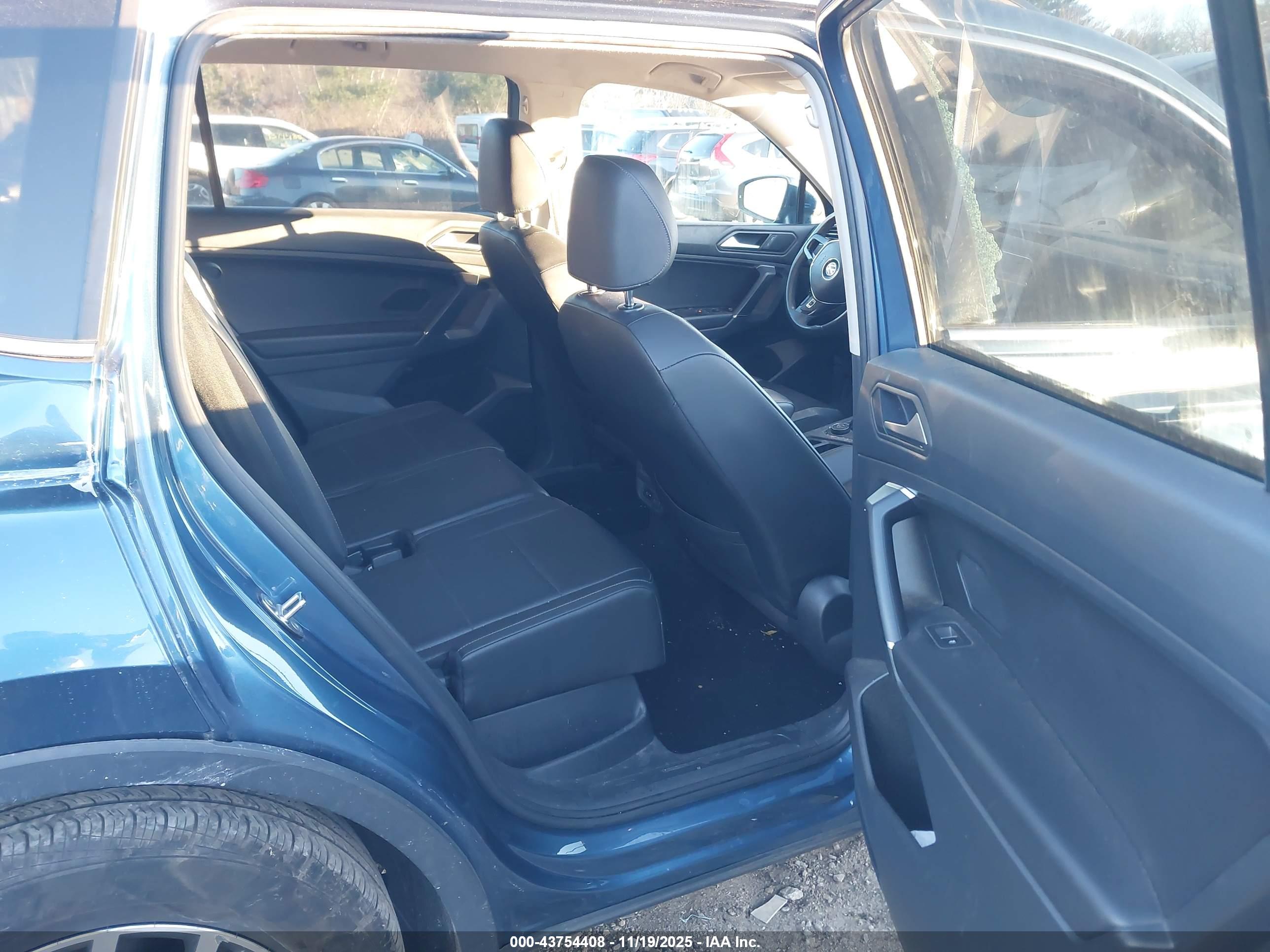 VOLKSWAGEN TIGUAN image 8