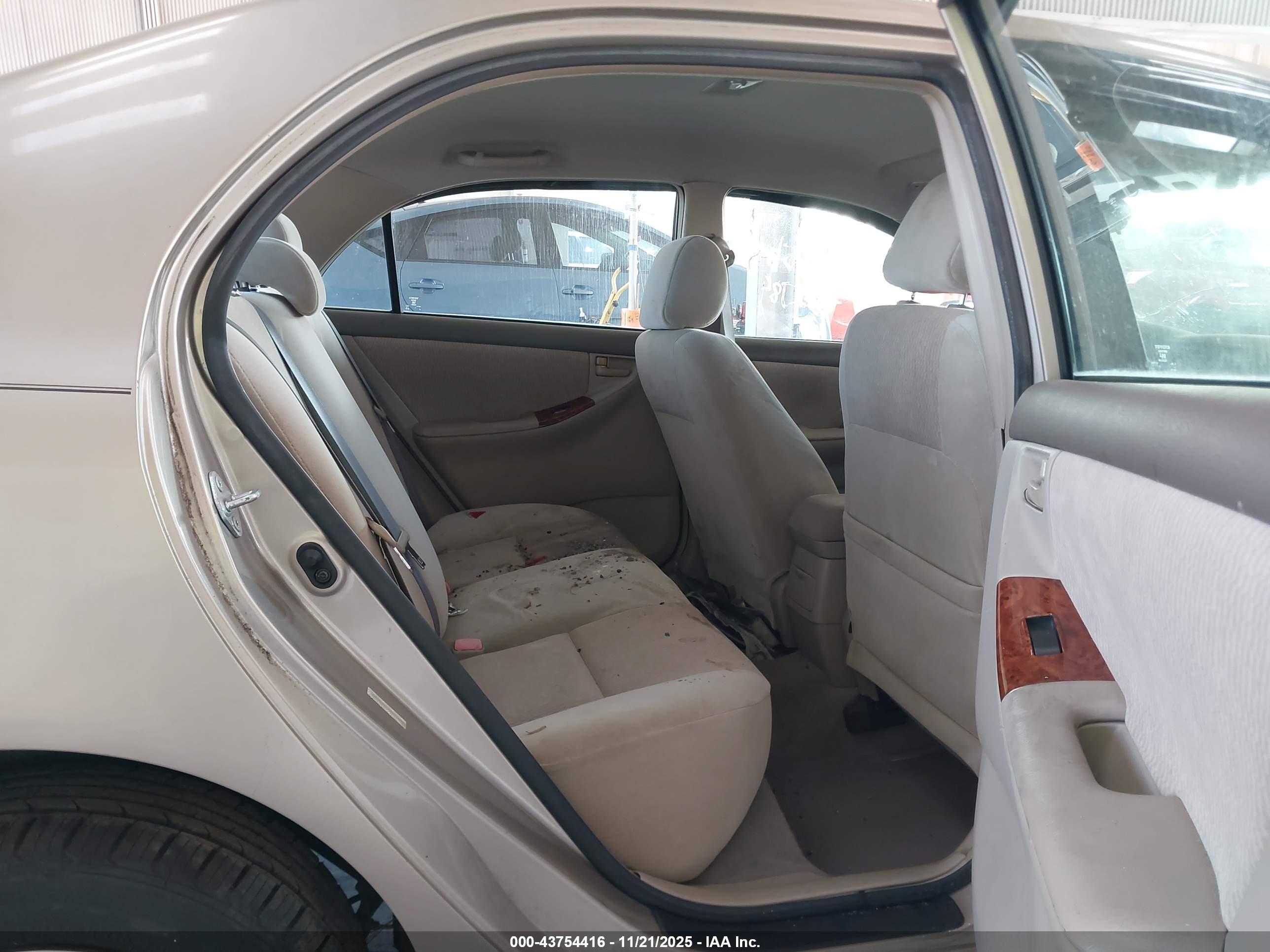 TOYOTA COROLLA image 8