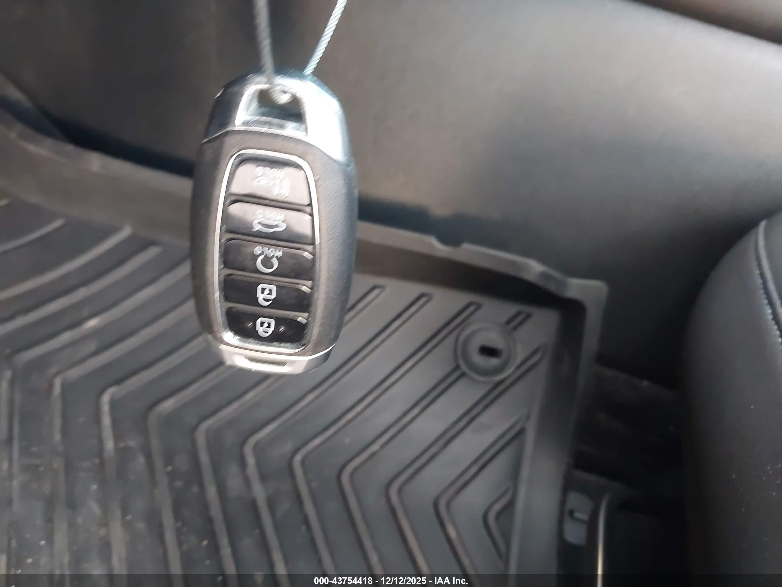 HYUNDAI ELANTRA image 11
