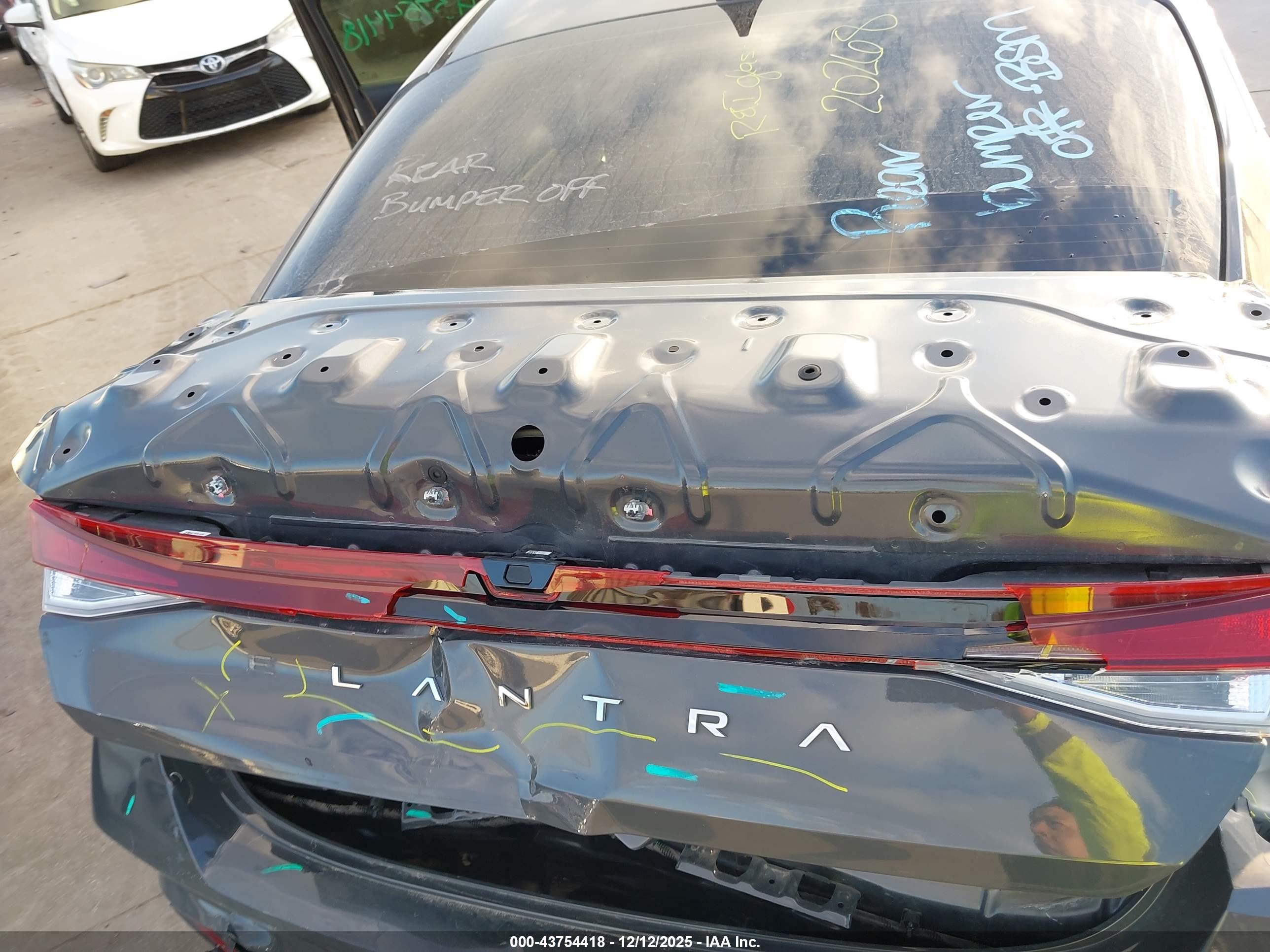 HYUNDAI ELANTRA image 6