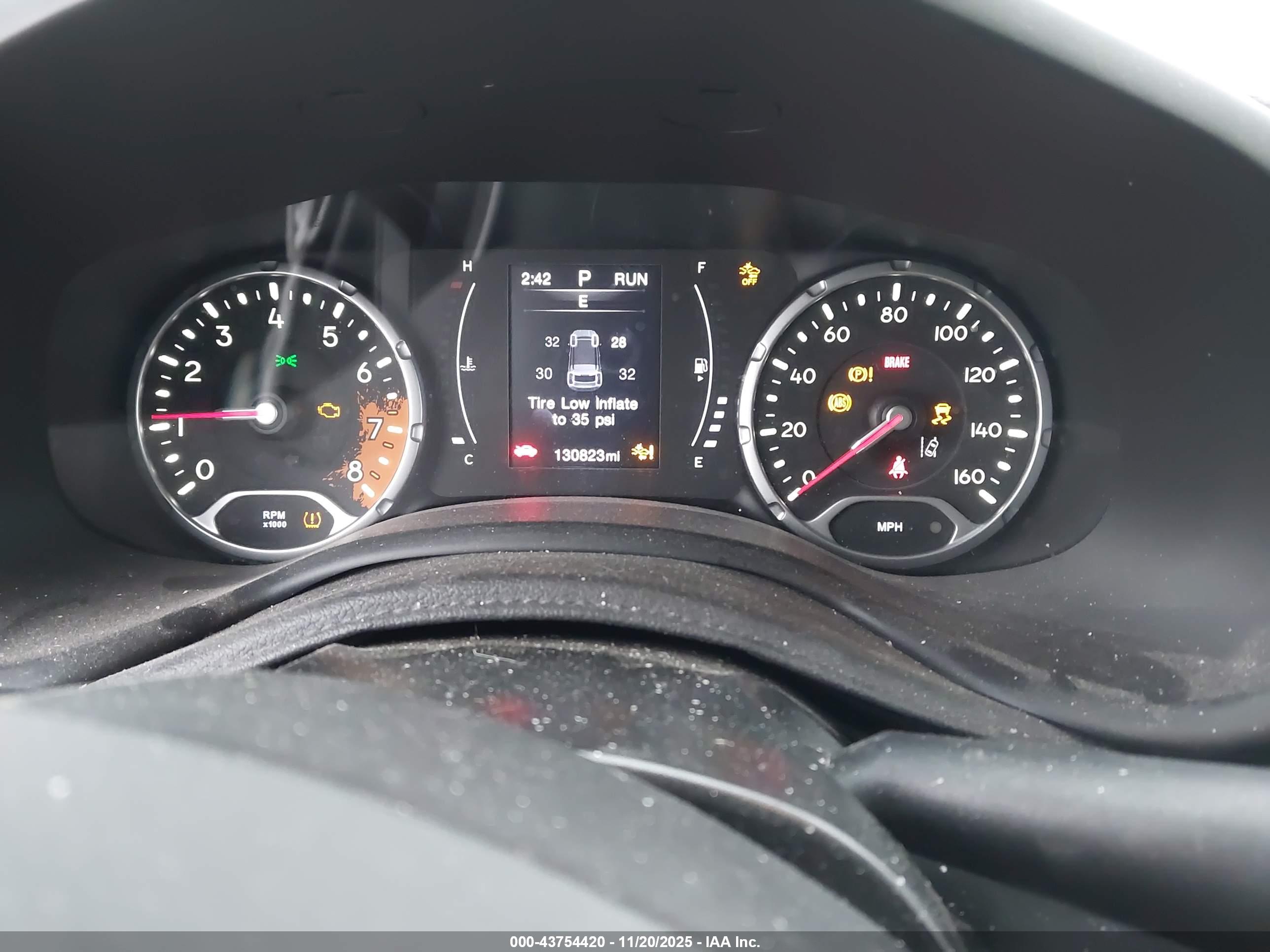 JEEP RENEGADE image 7