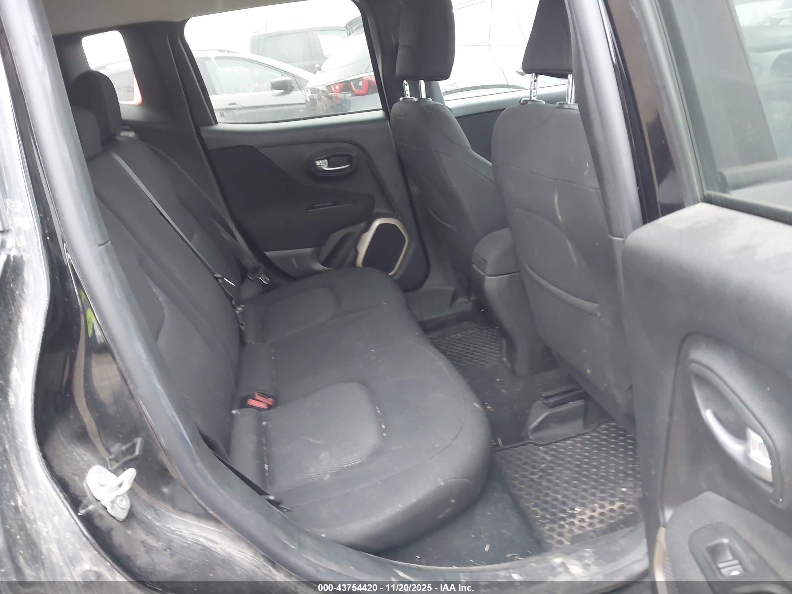 JEEP RENEGADE image 8