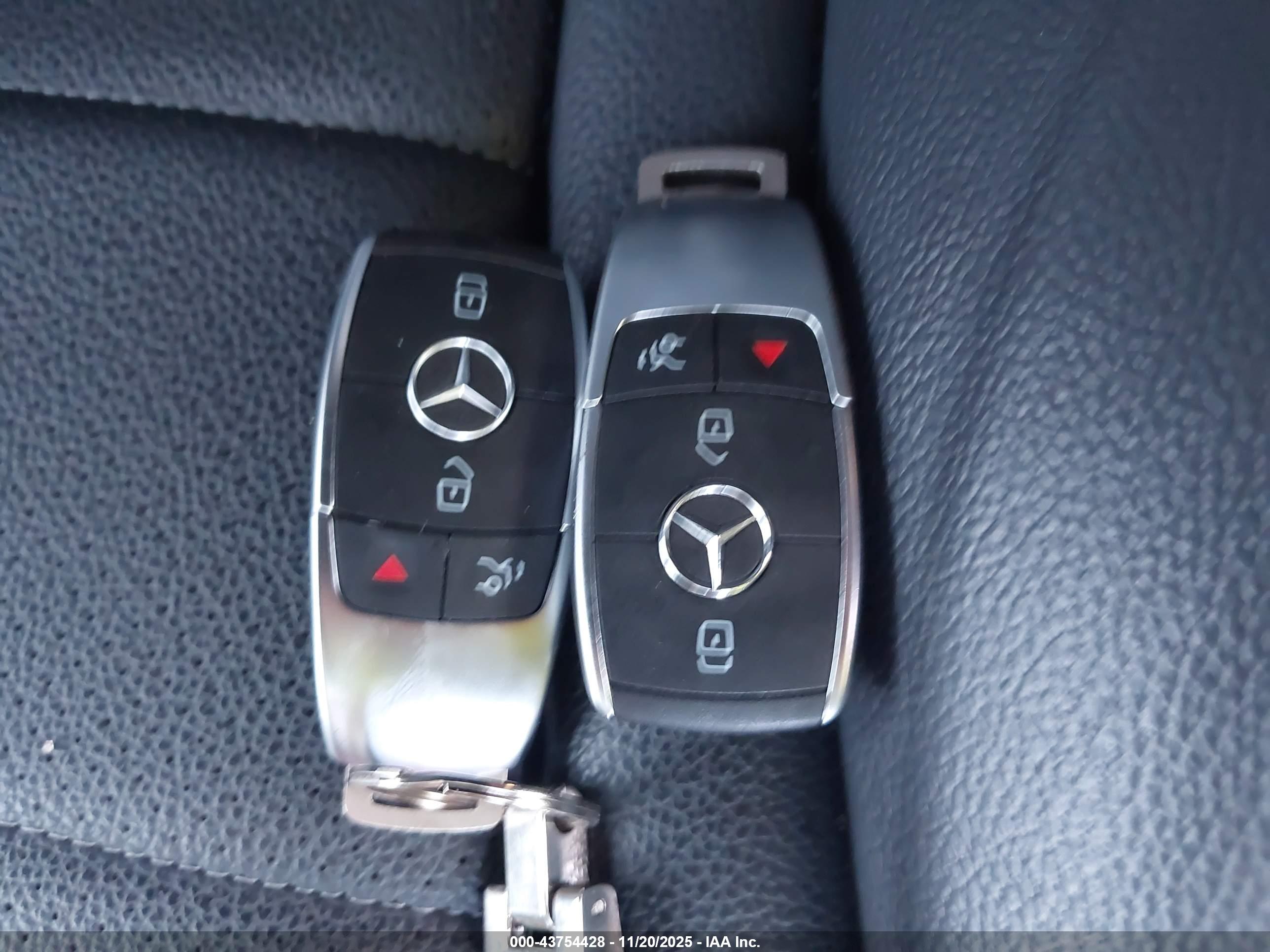 MERCEDES-BENZ GLC image 11