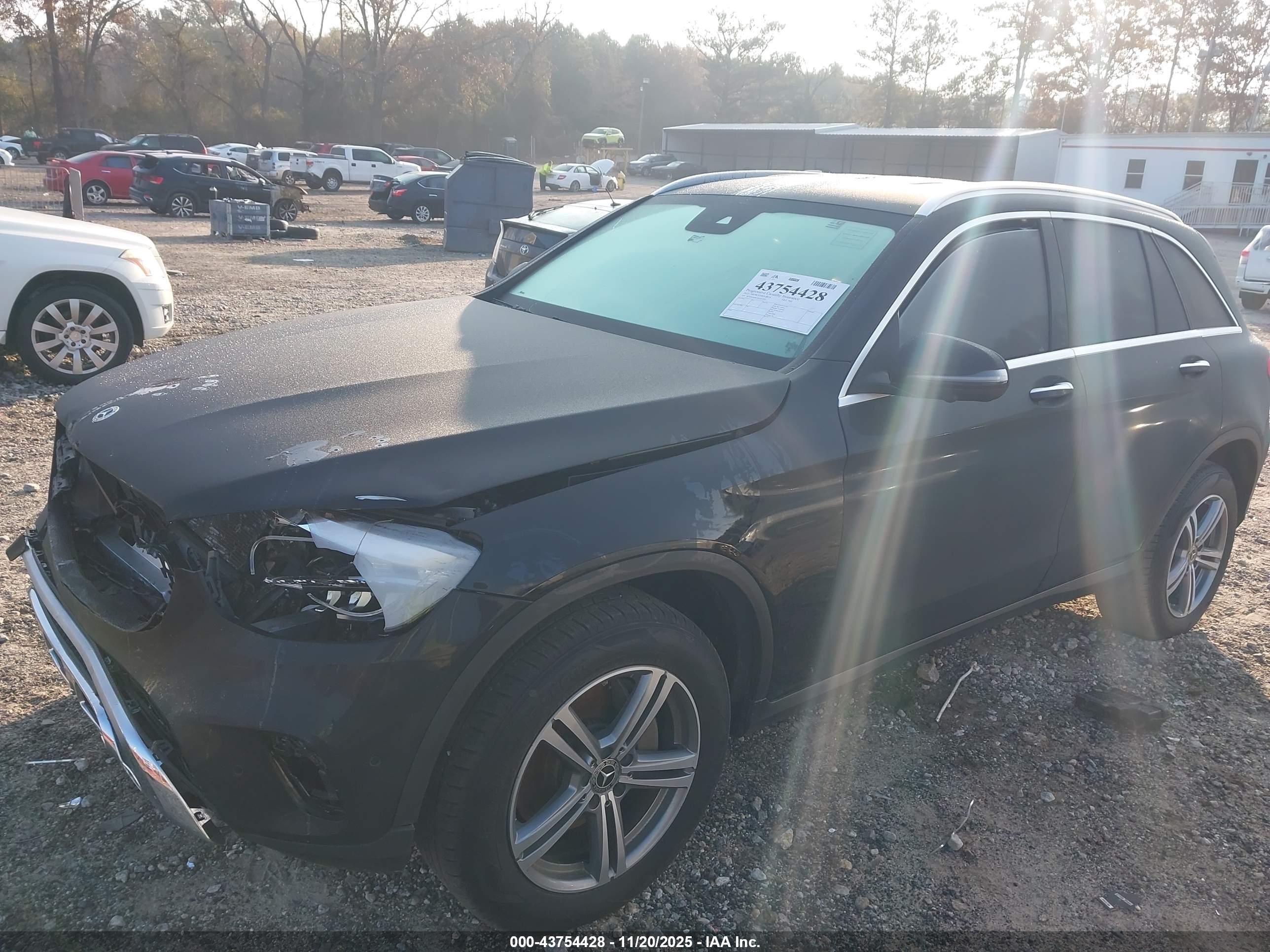 MERCEDES-BENZ GLC image 2
