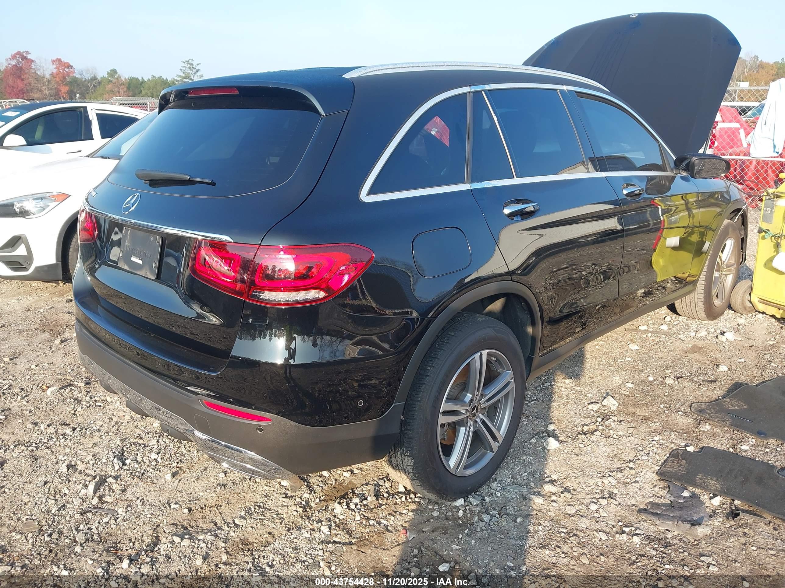 MERCEDES-BENZ GLC image 4