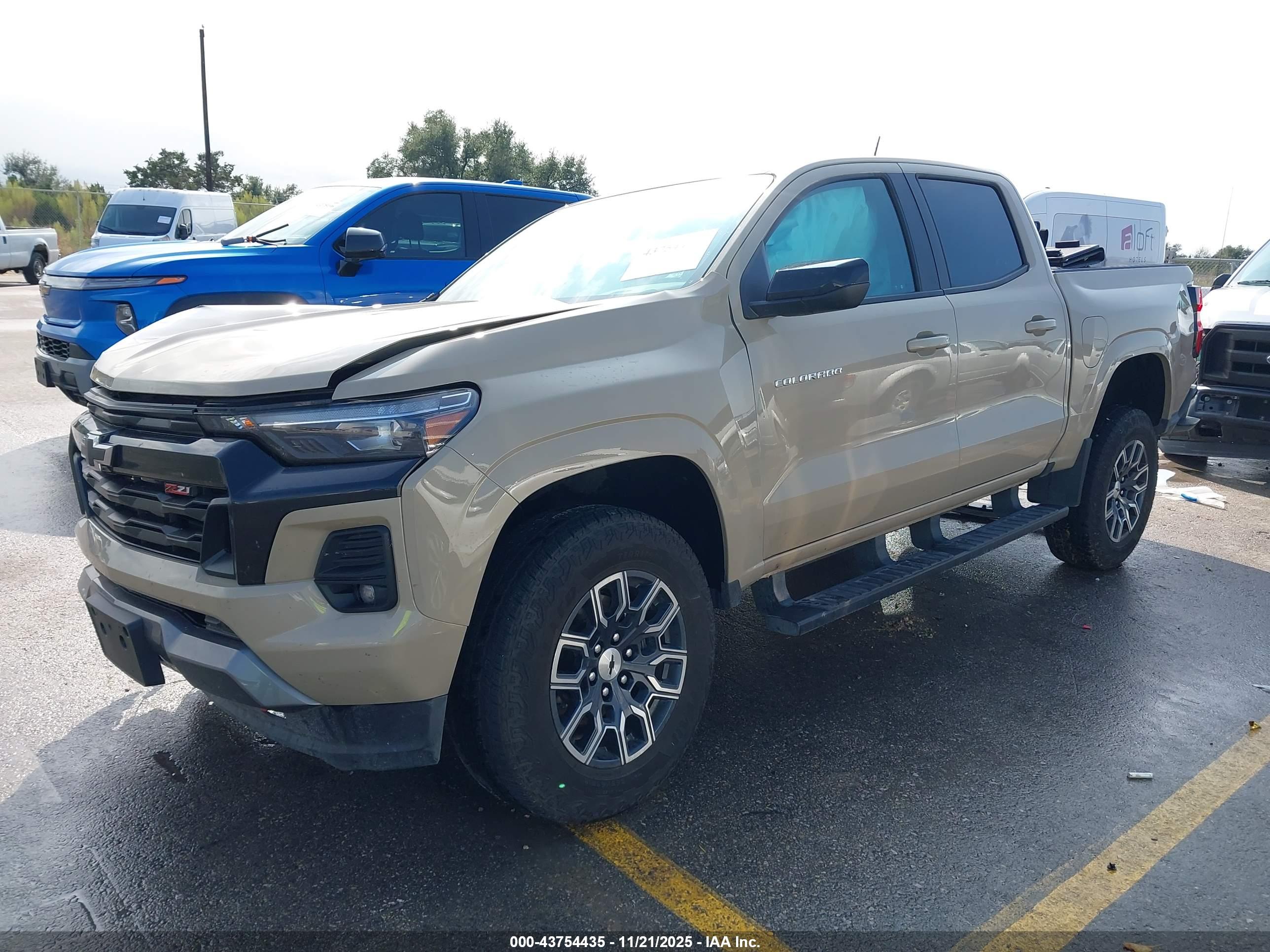 CHEVROLET COLORADO image 2