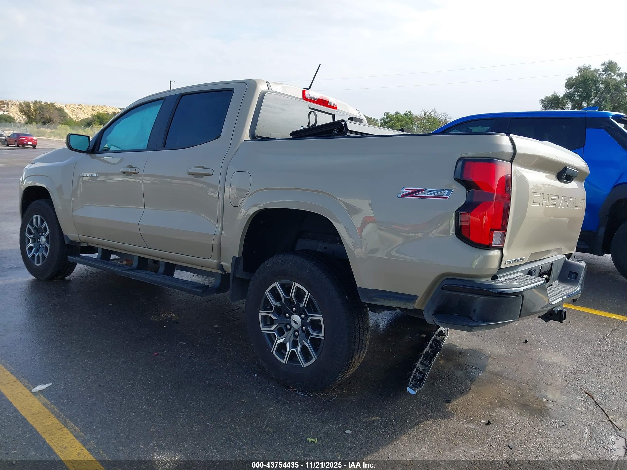 CHEVROLET COLORADO image 3