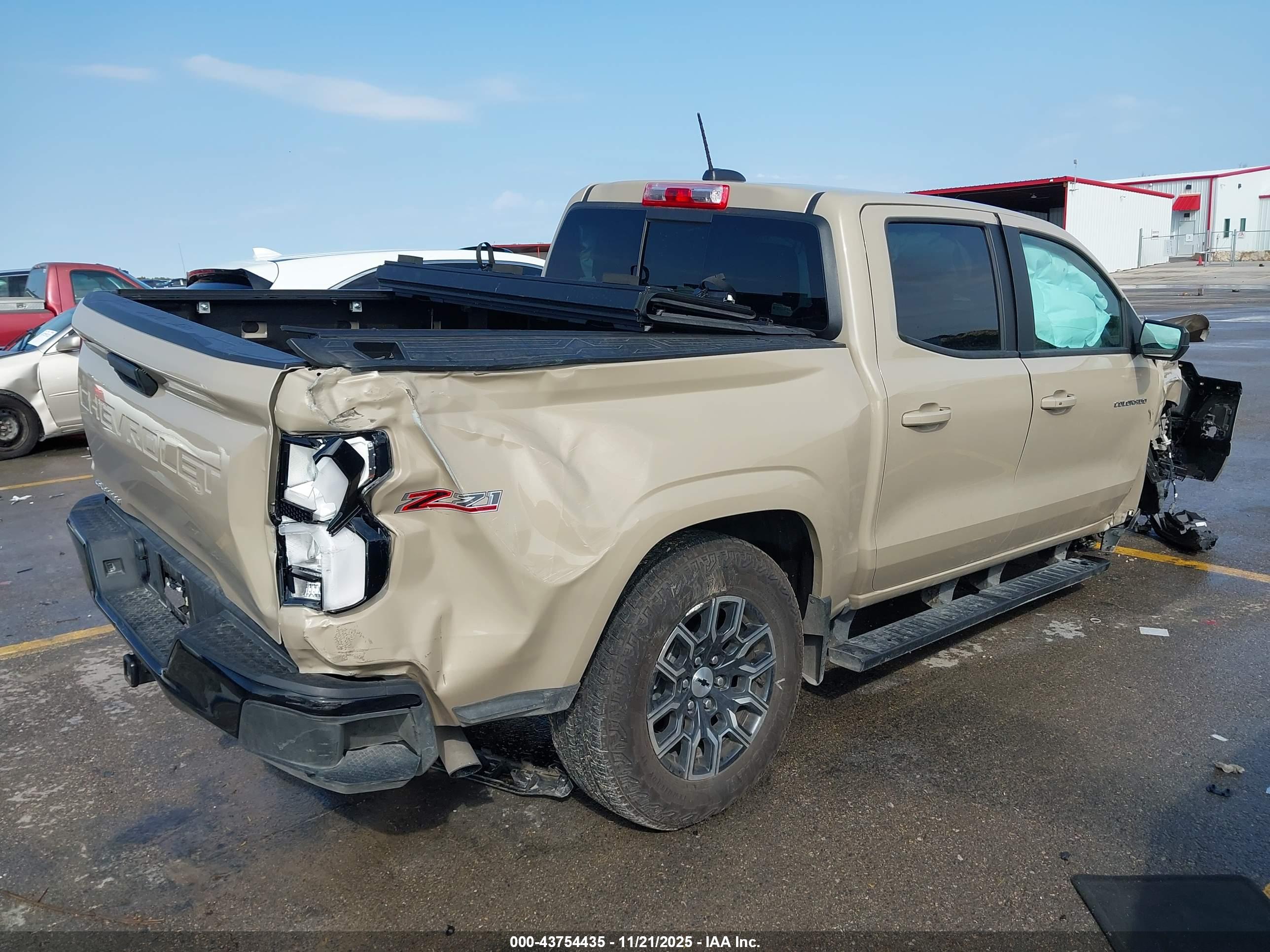 CHEVROLET COLORADO image 4