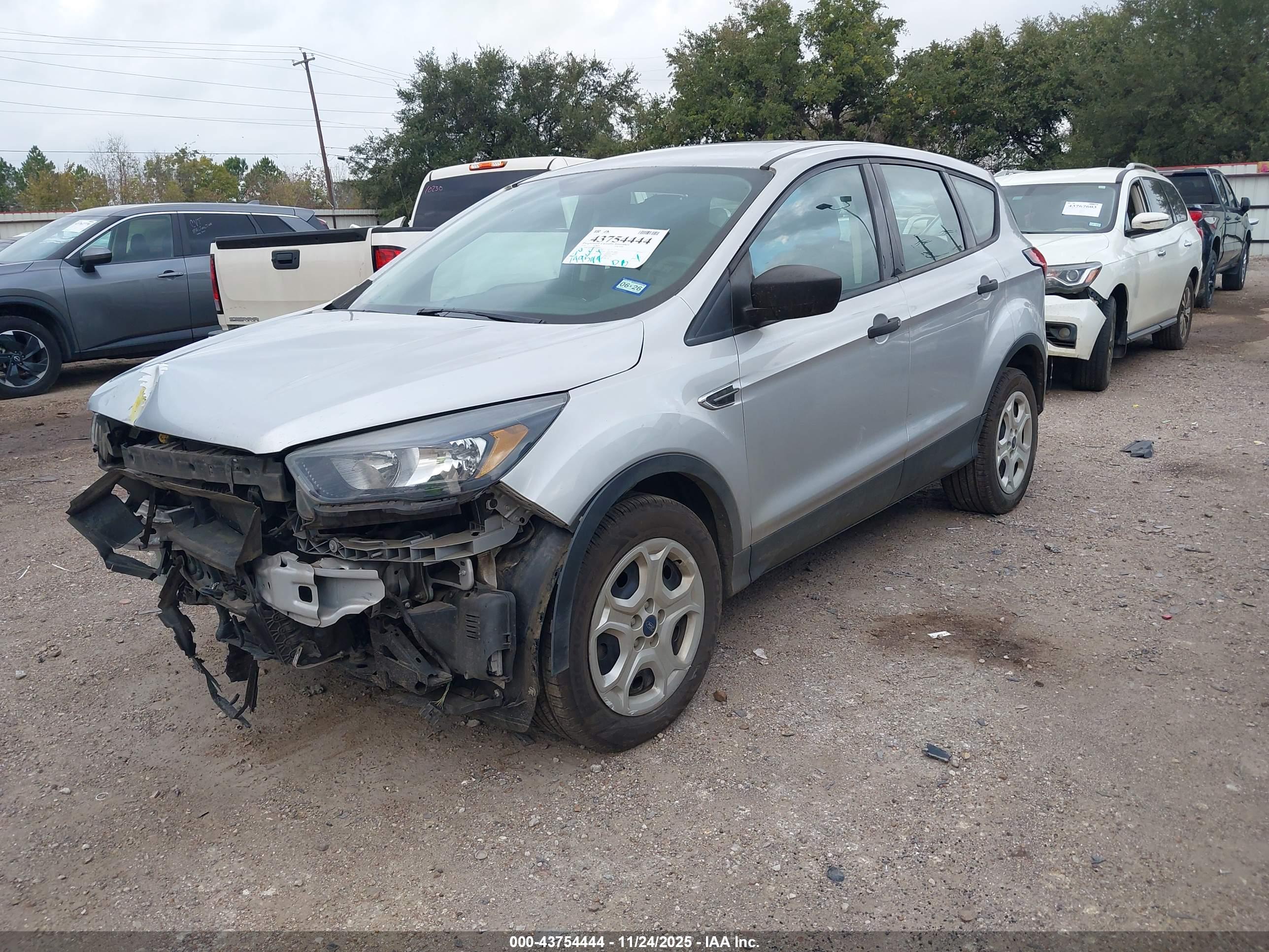 FORD ESCAPE image 2