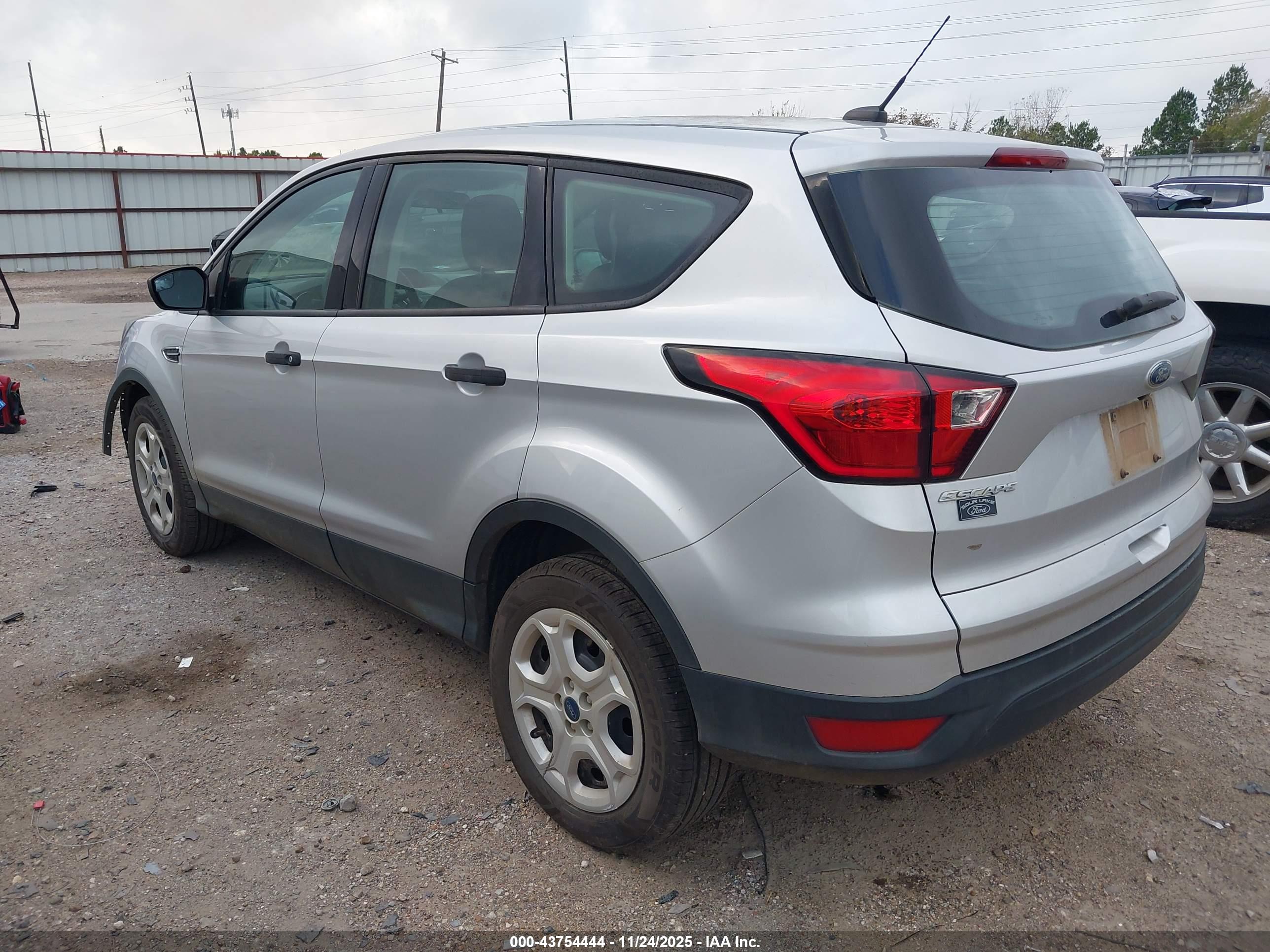 FORD ESCAPE image 3