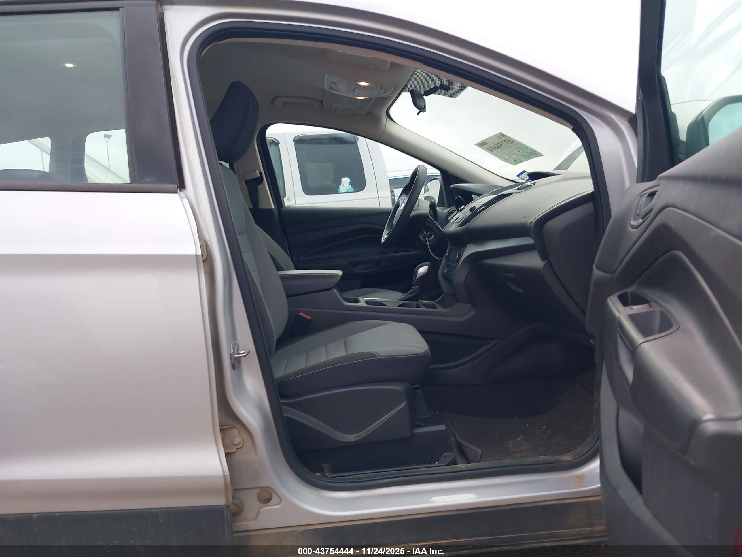 FORD ESCAPE image 5