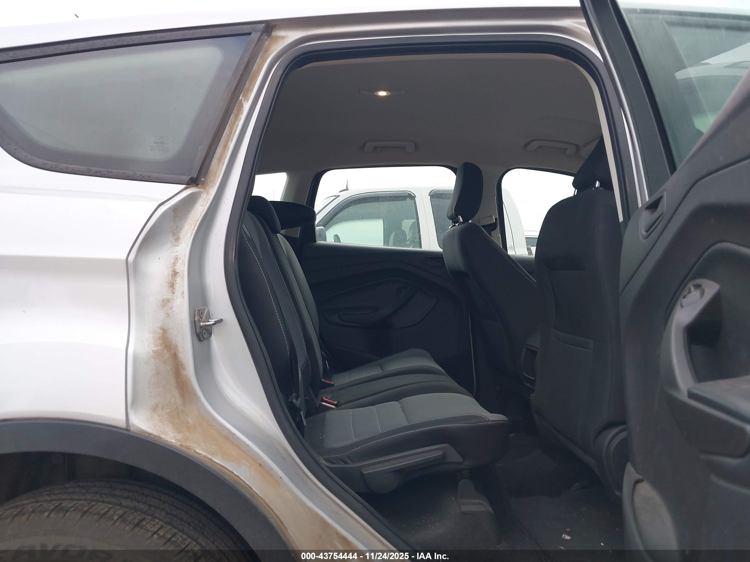 FORD ESCAPE image 8