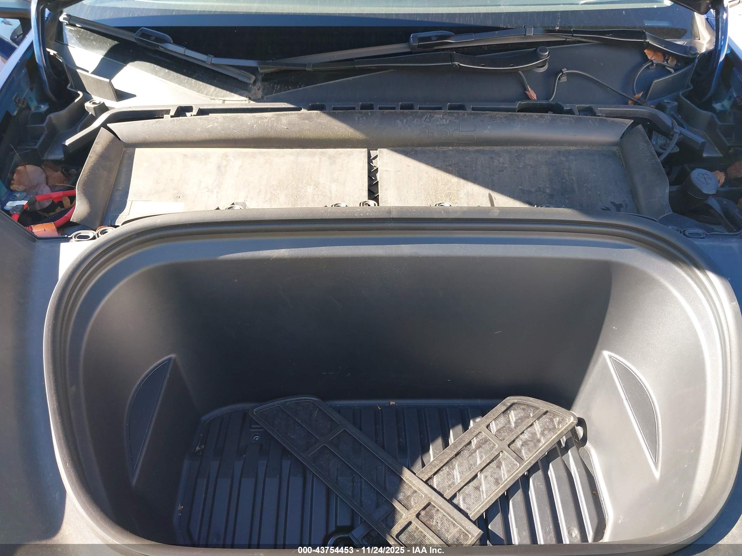 TESLA MODEL image 10