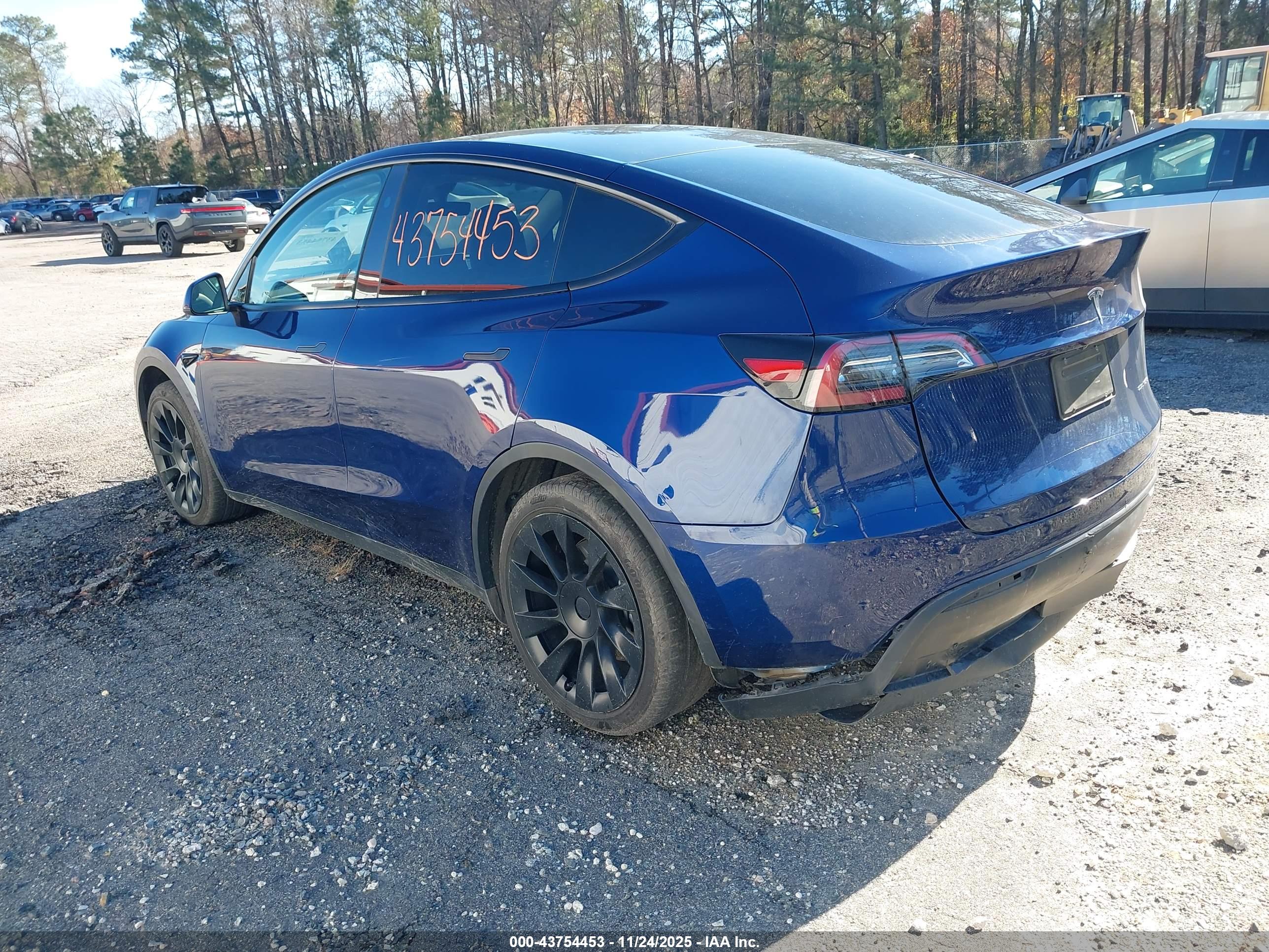 TESLA MODEL image 3