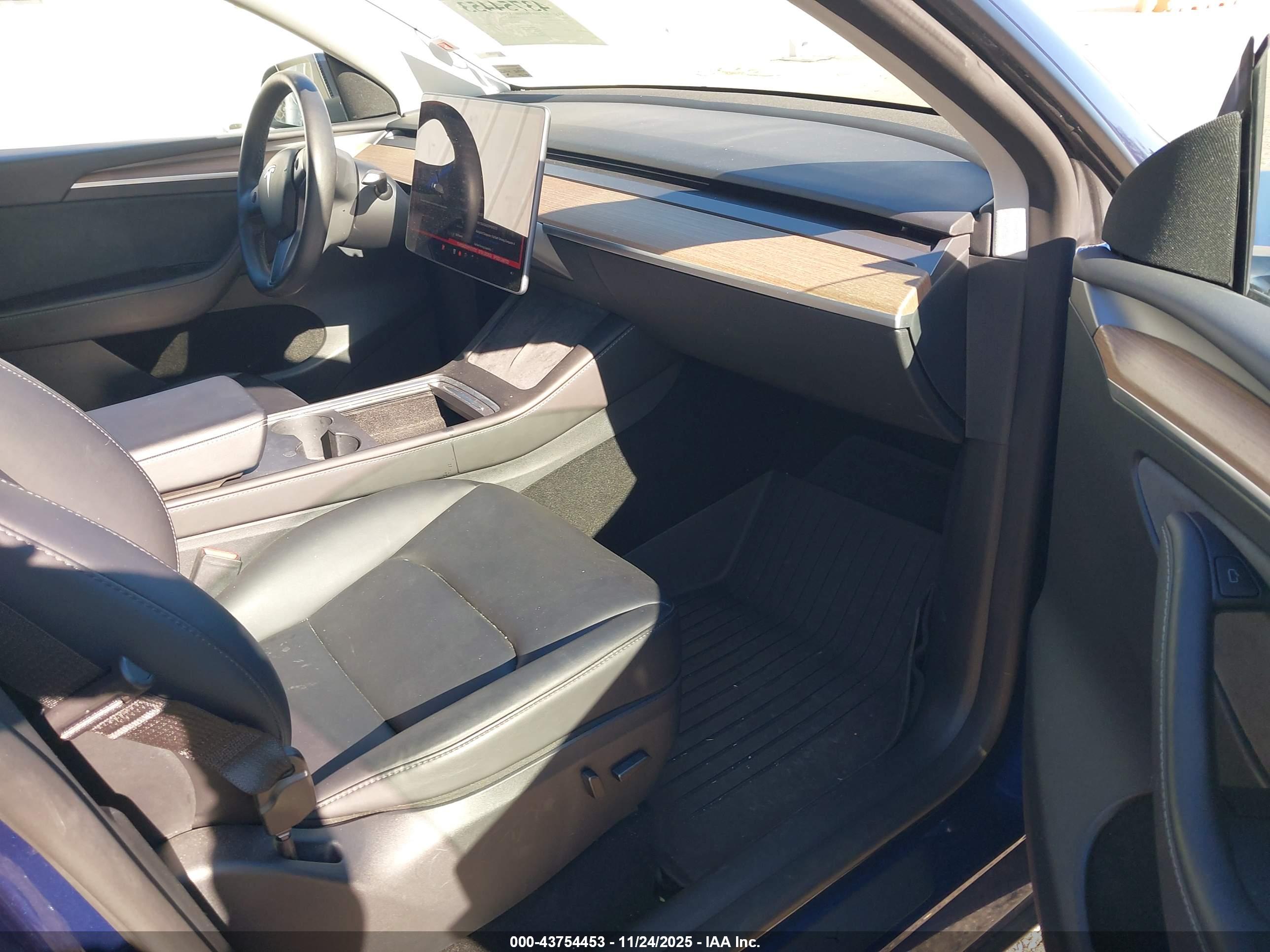 TESLA MODEL image 5