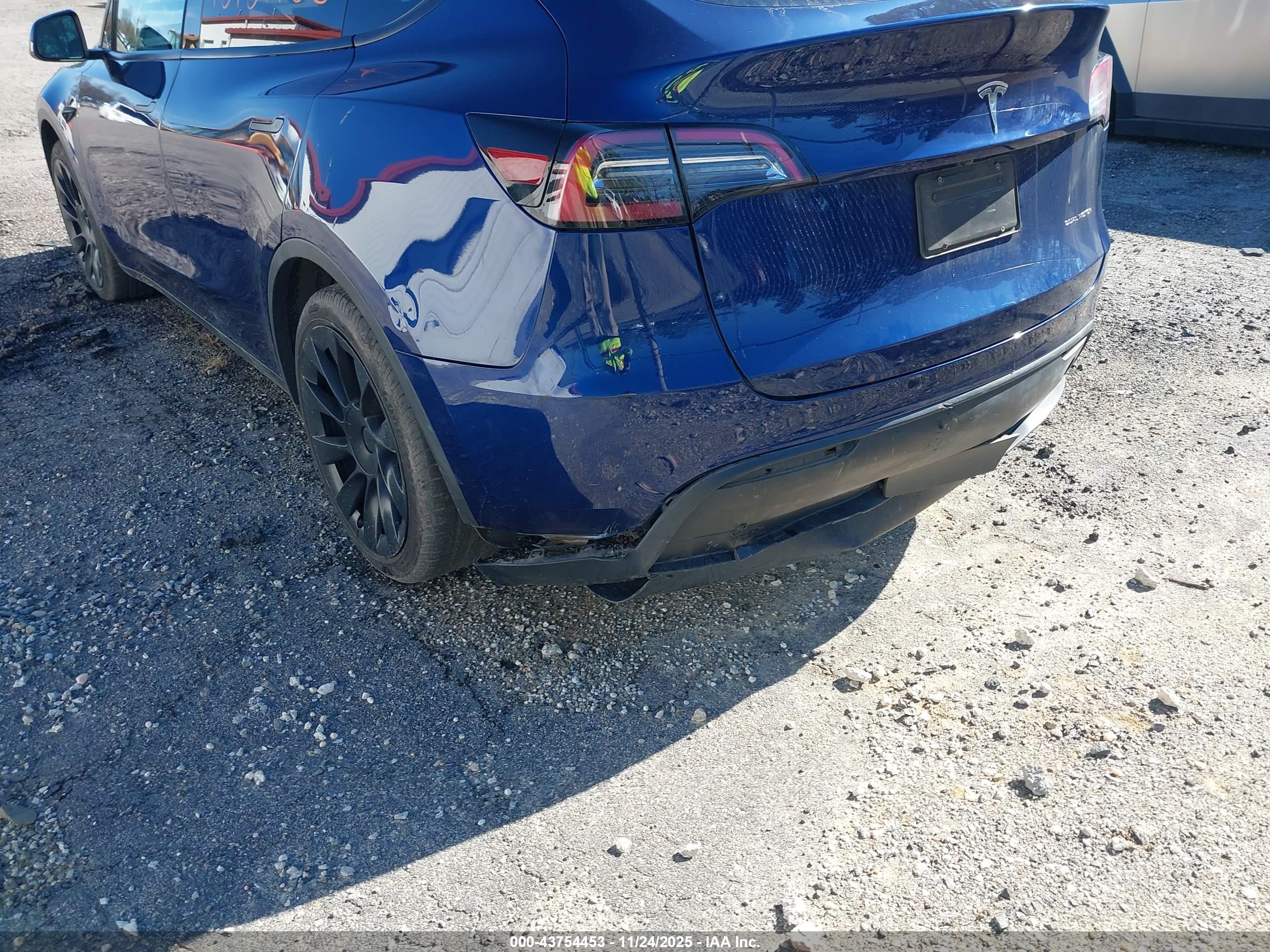 TESLA MODEL image 6