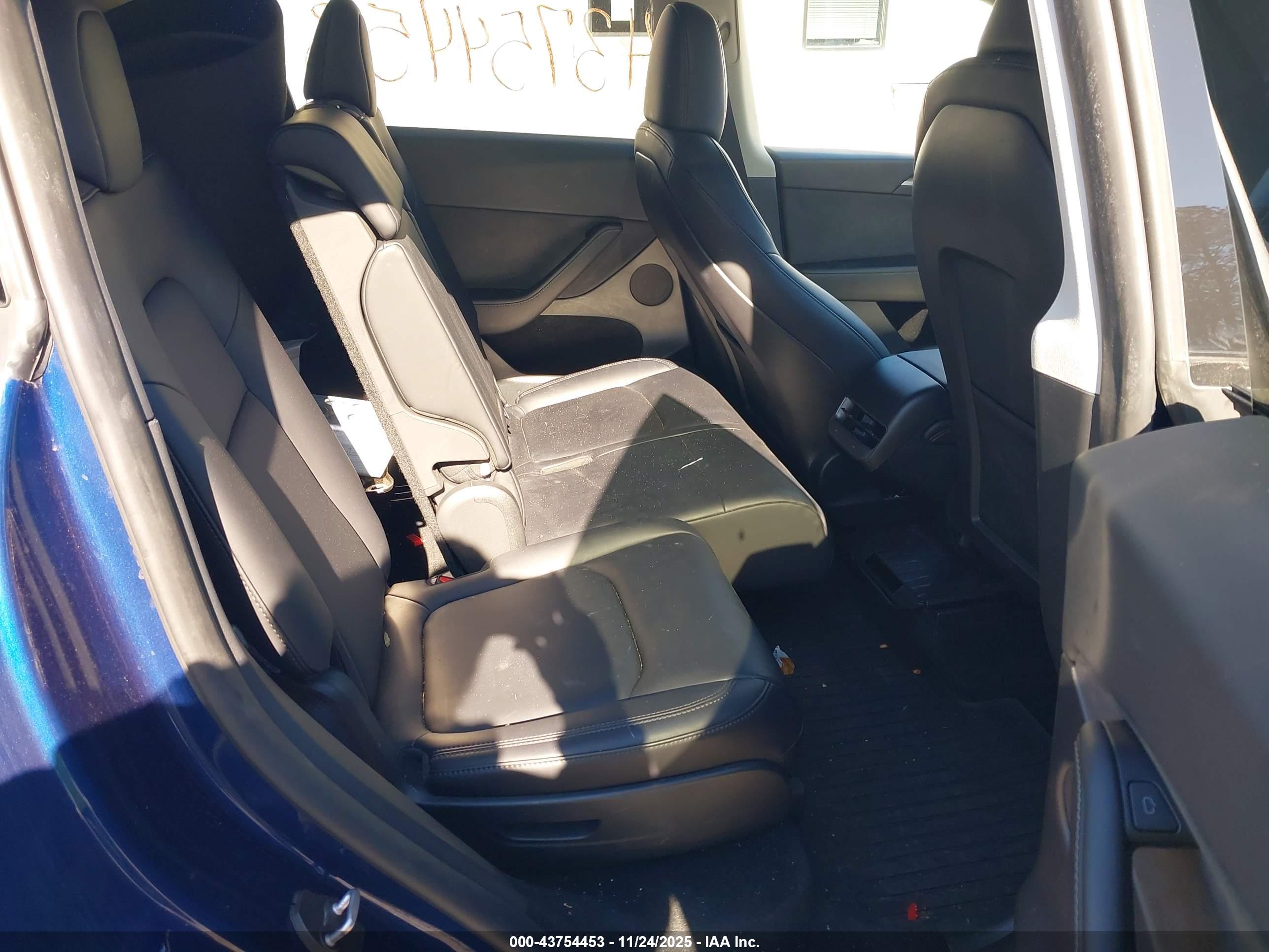 TESLA MODEL image 8