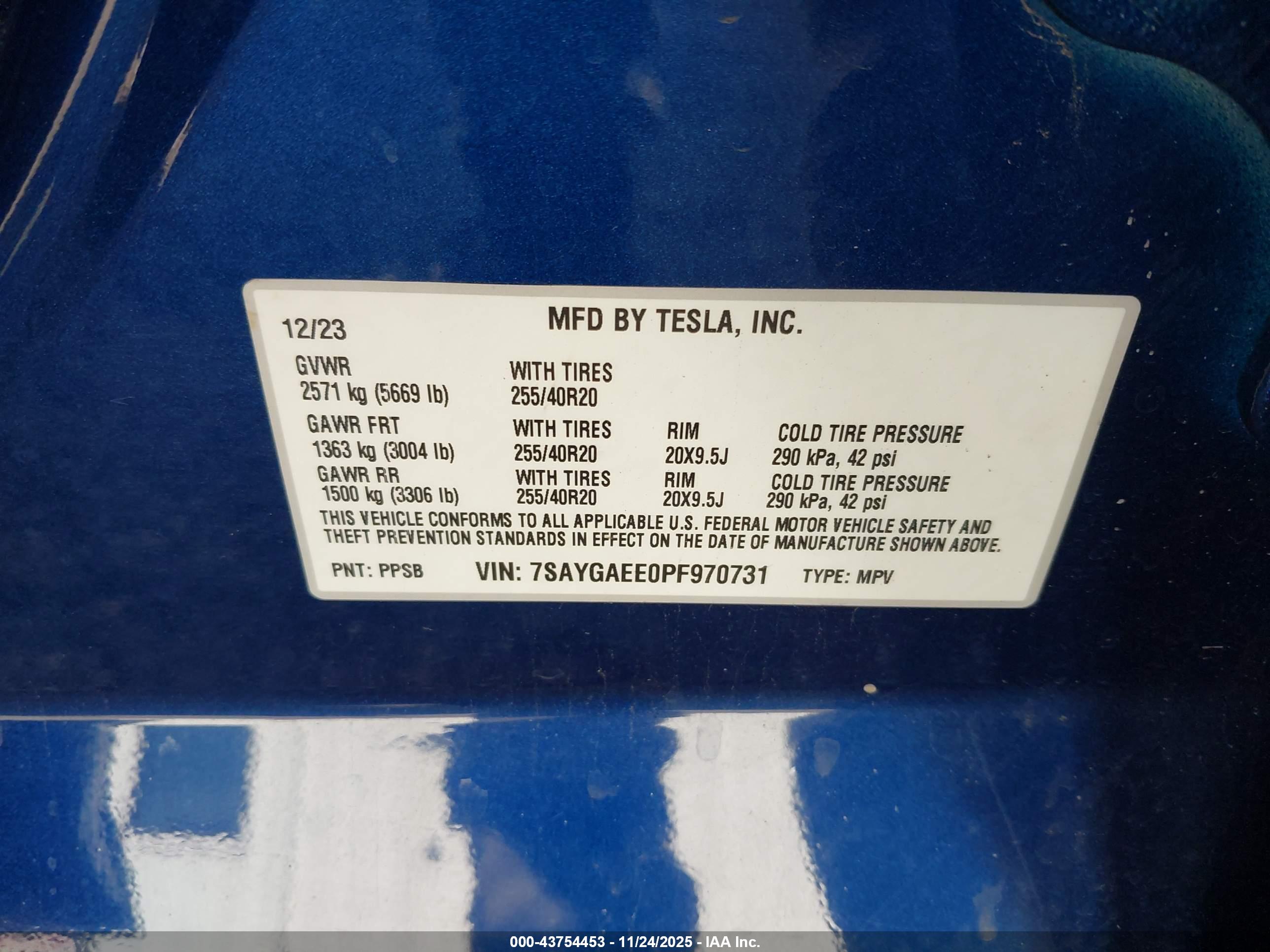 TESLA MODEL image 9