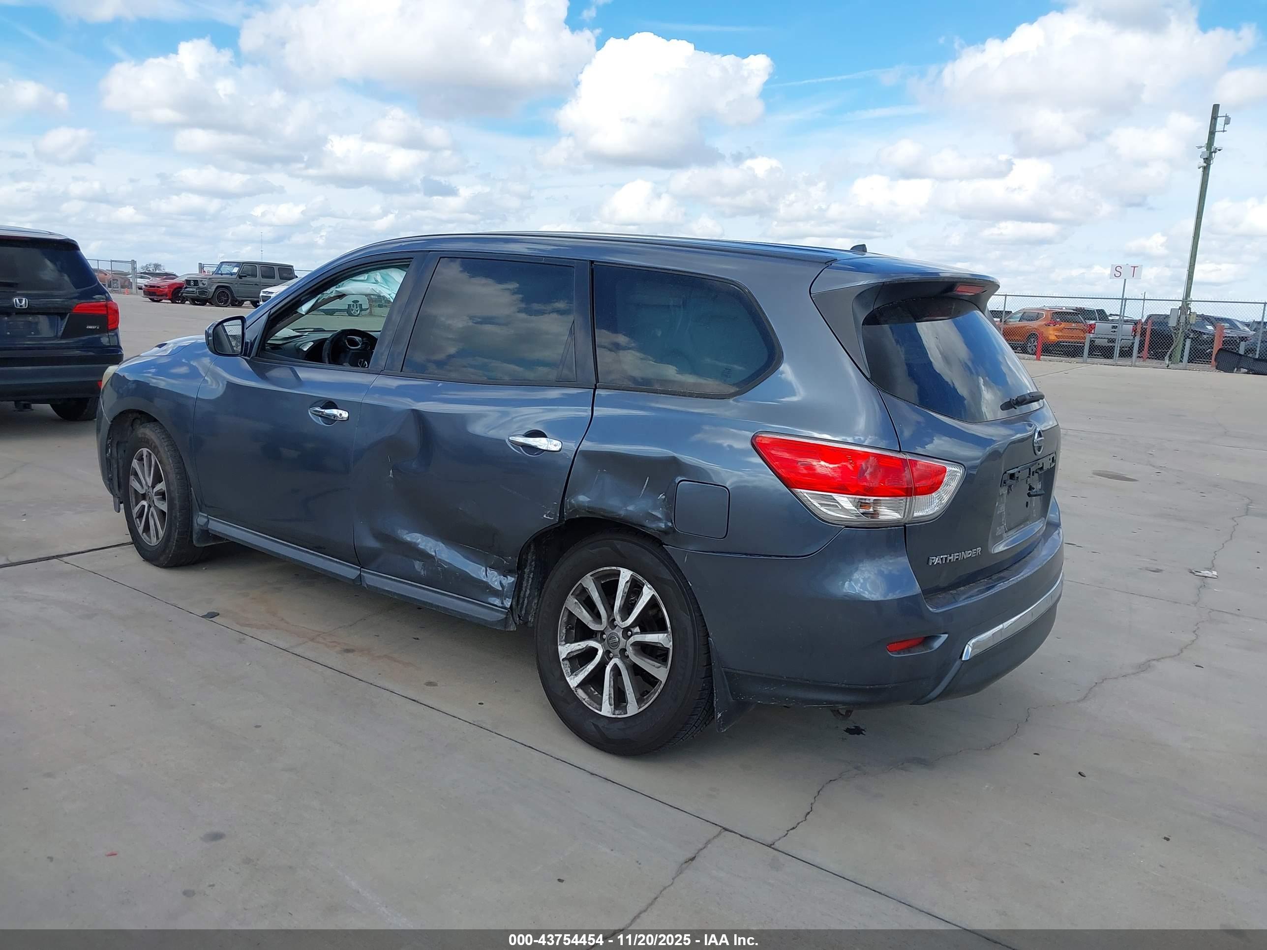 NISSAN PATHFINDER image 3