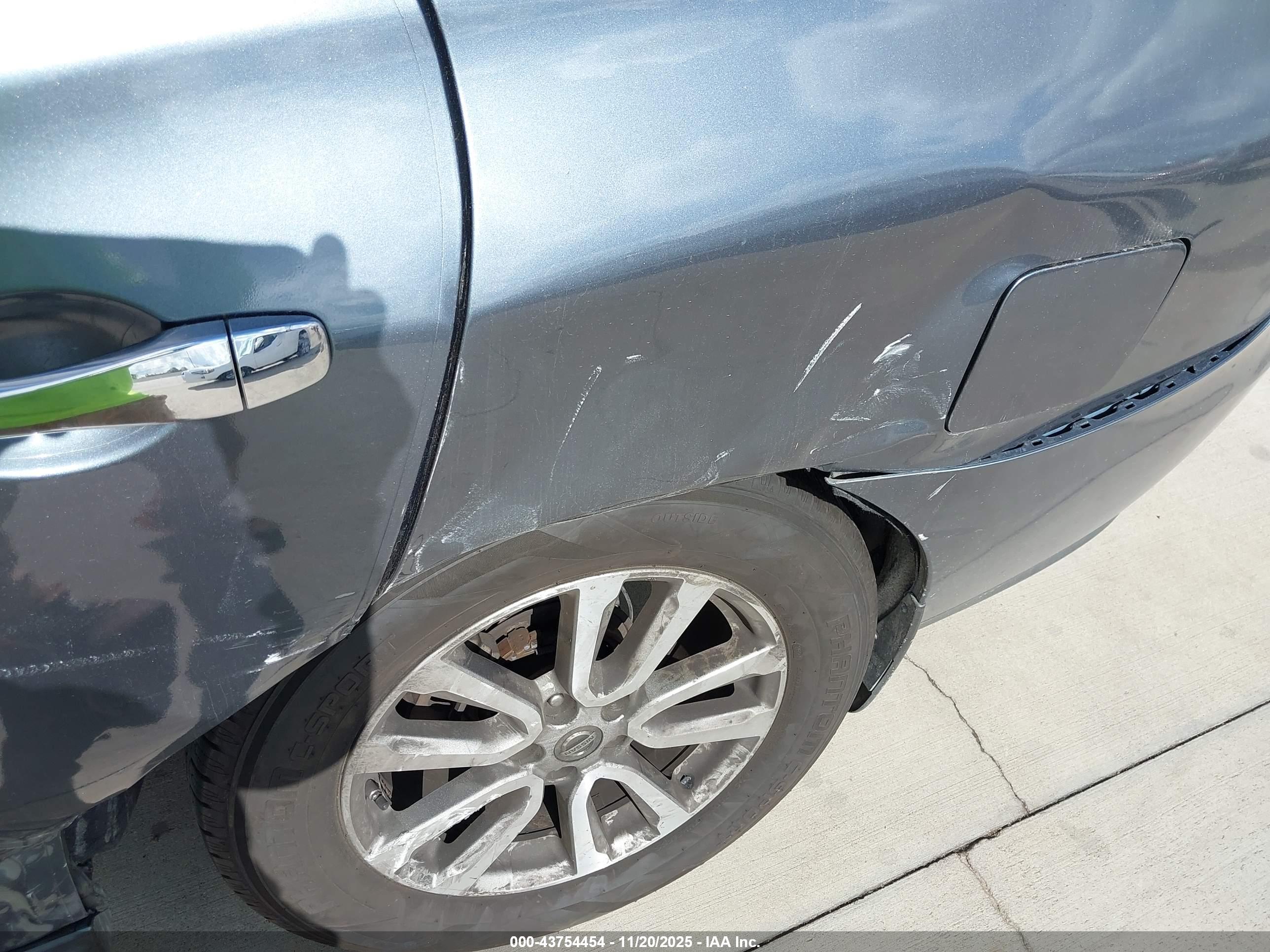 NISSAN PATHFINDER image 6