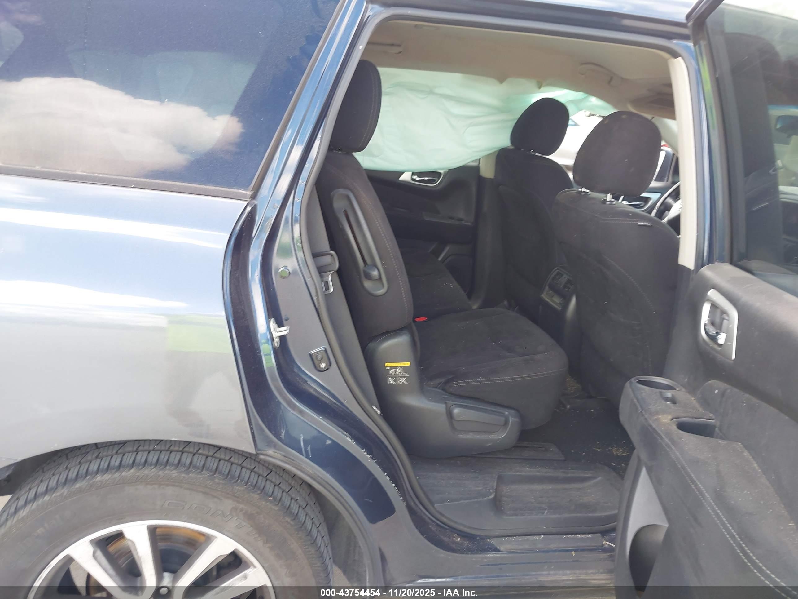 NISSAN PATHFINDER image 8