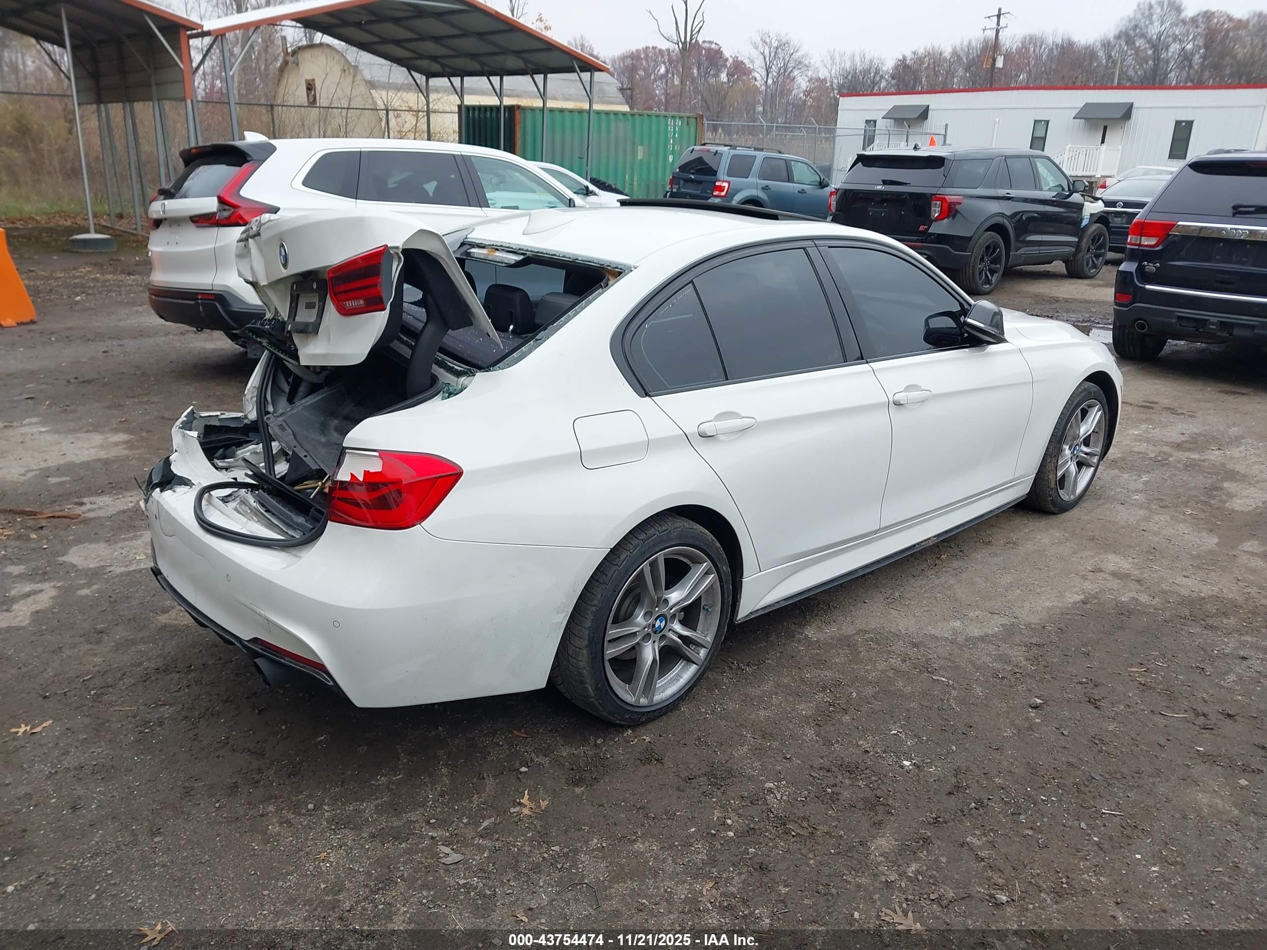 BMW 330I image 4