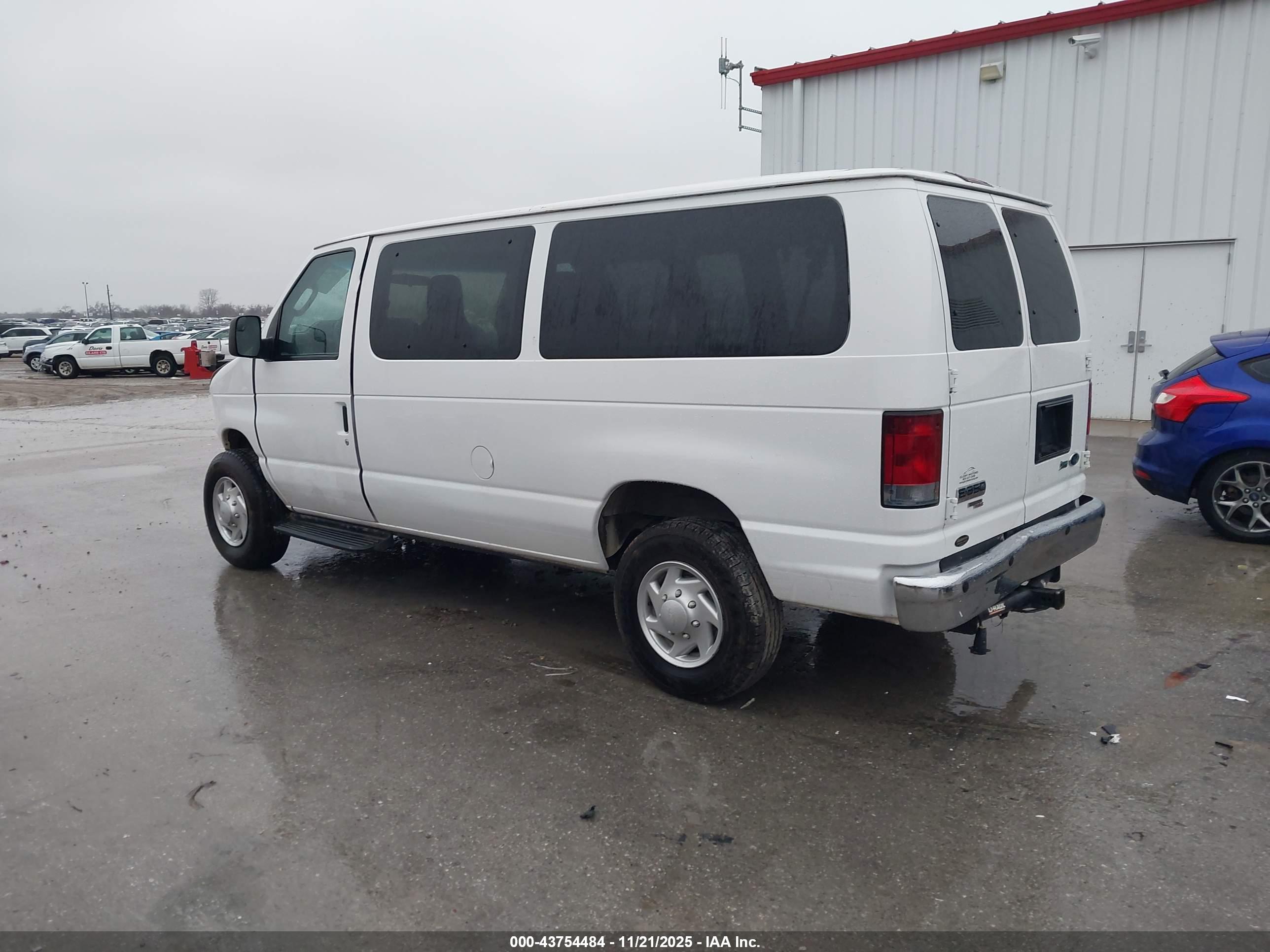 FORD E-350 image 3