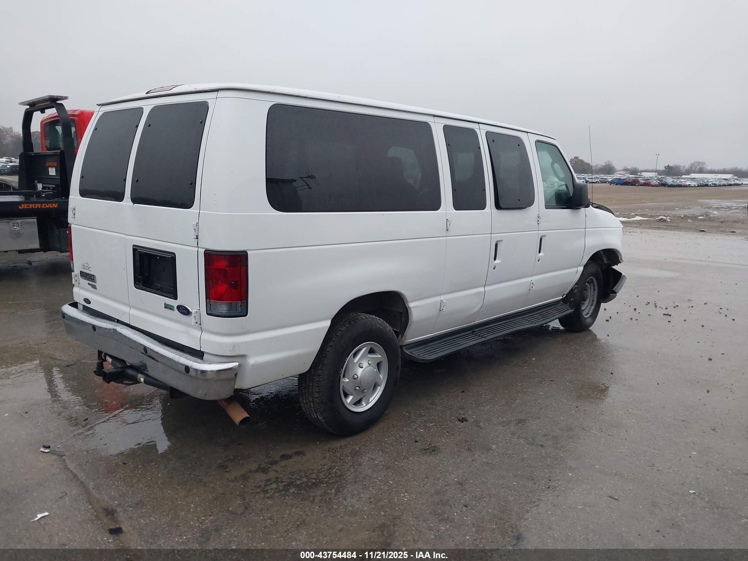 FORD E-350 image 4