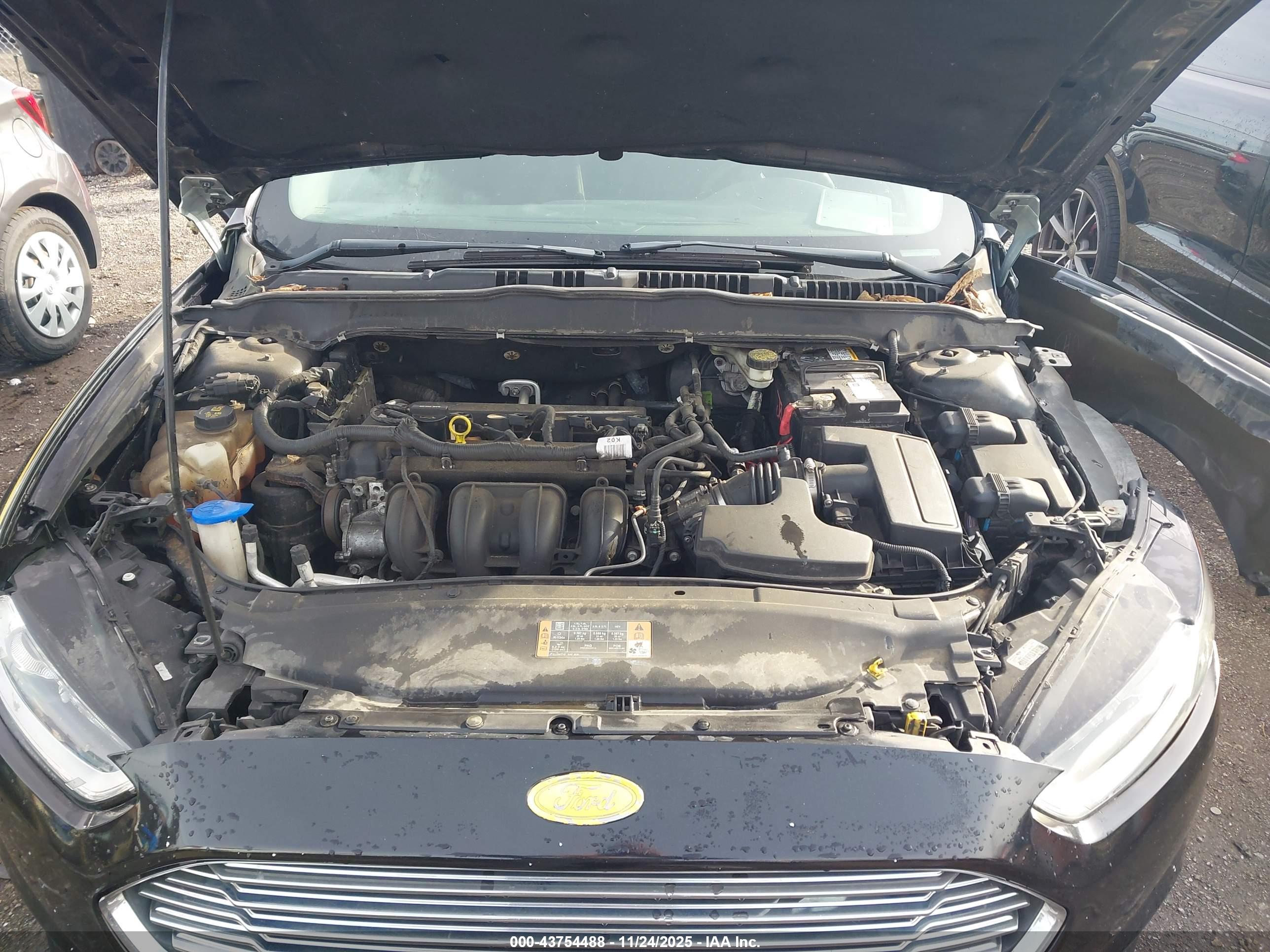 FORD FUSION image 10