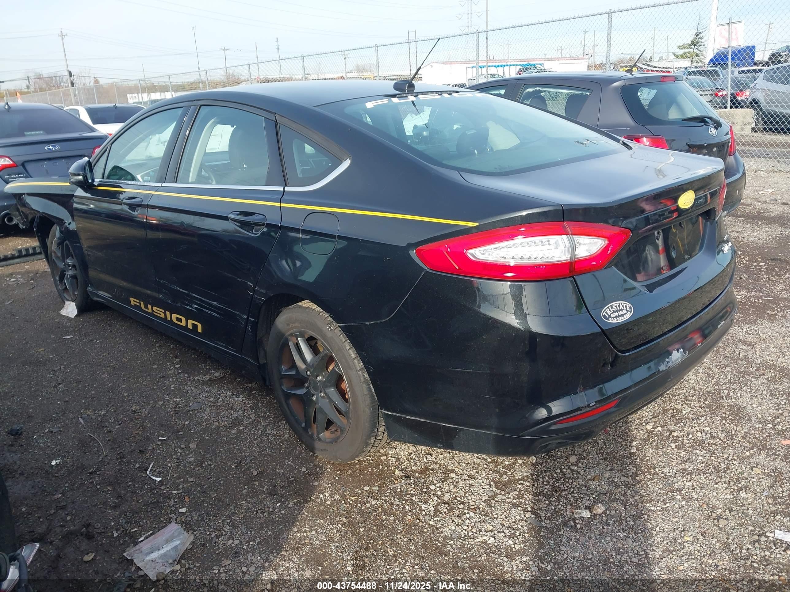 FORD FUSION image 3