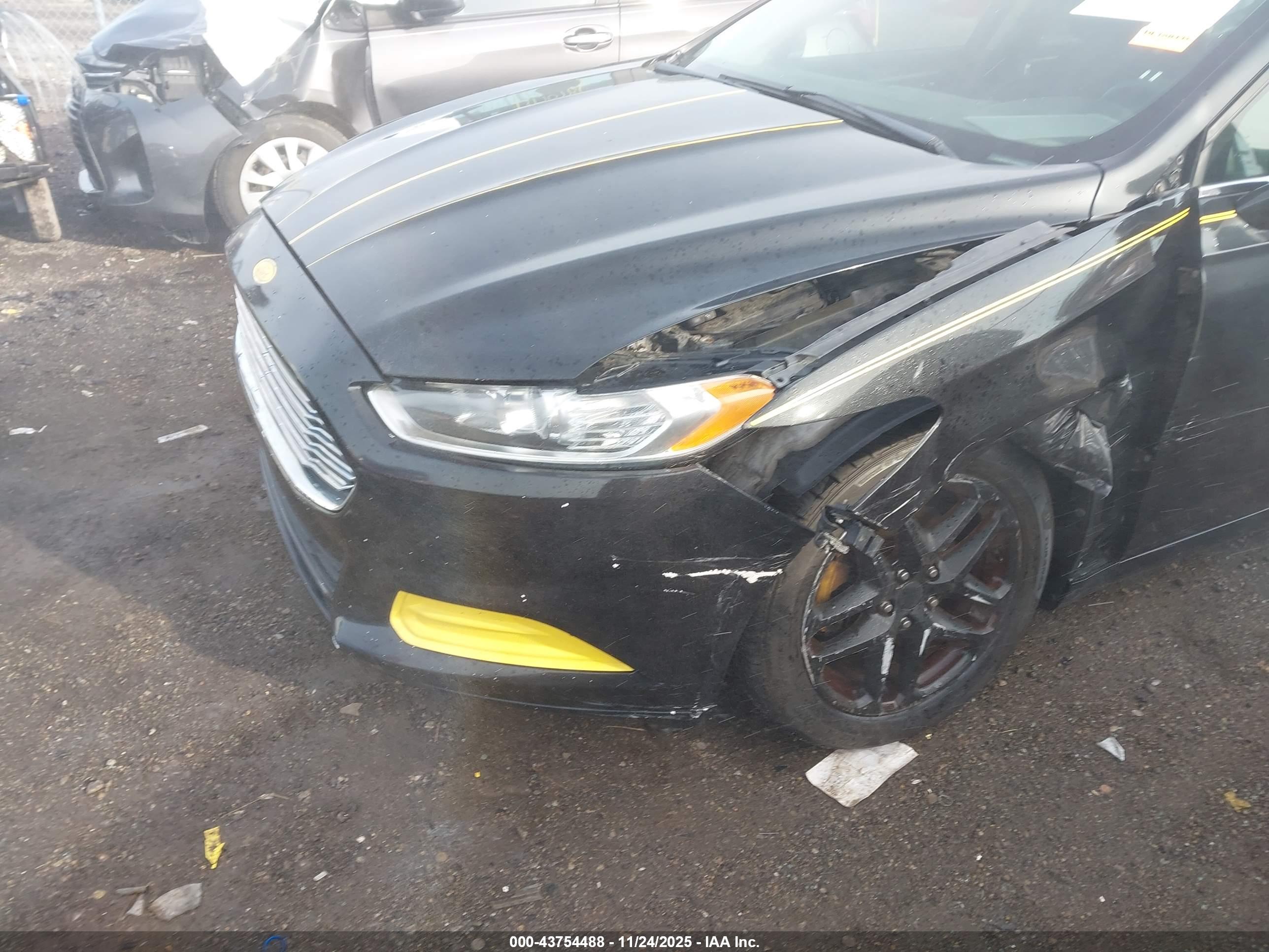 FORD FUSION image 6