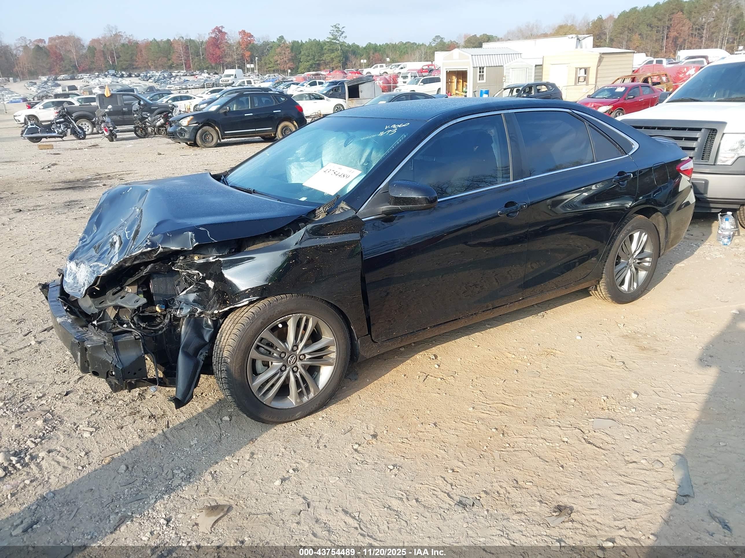 TOYOTA CAMRY image 2