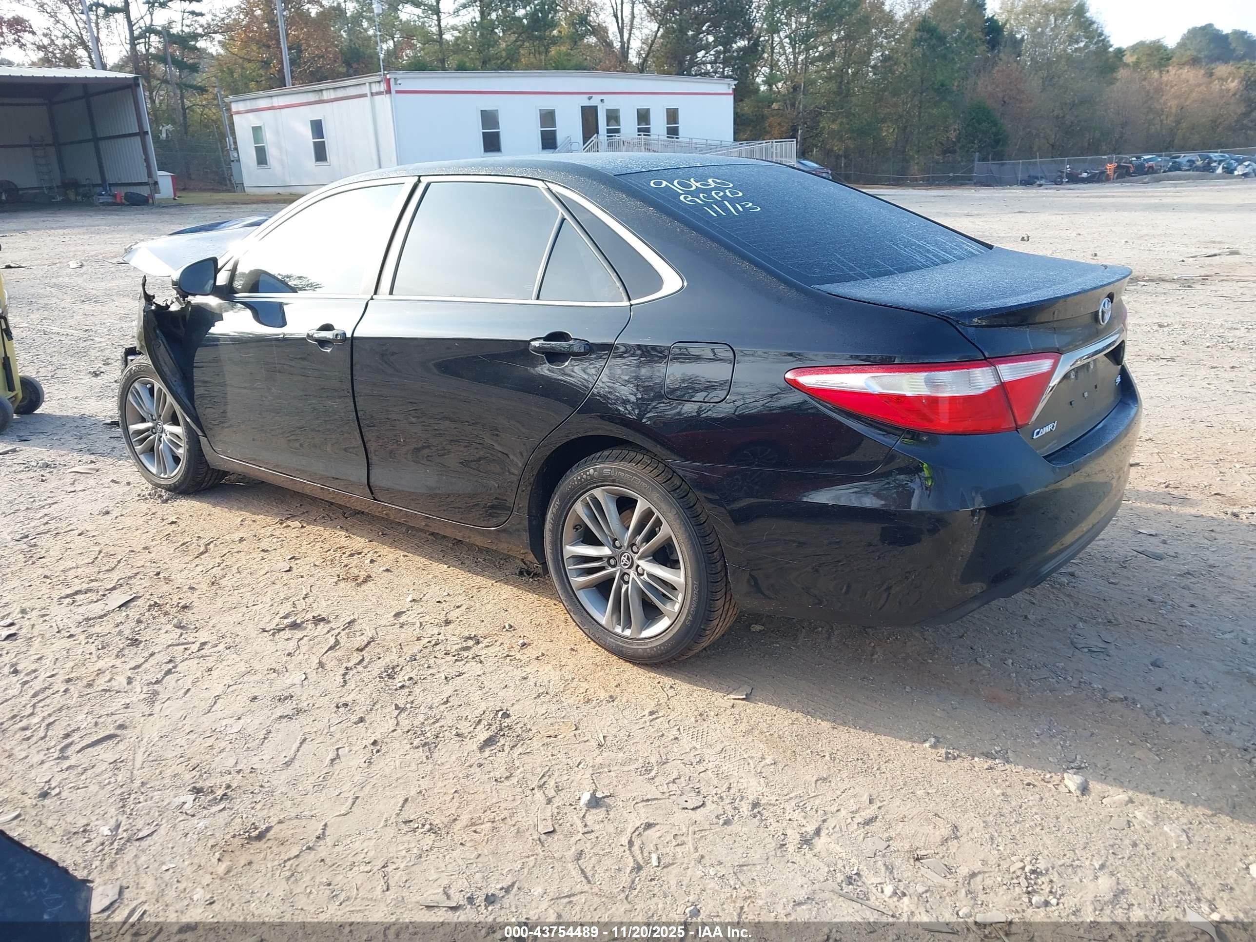 TOYOTA CAMRY image 3
